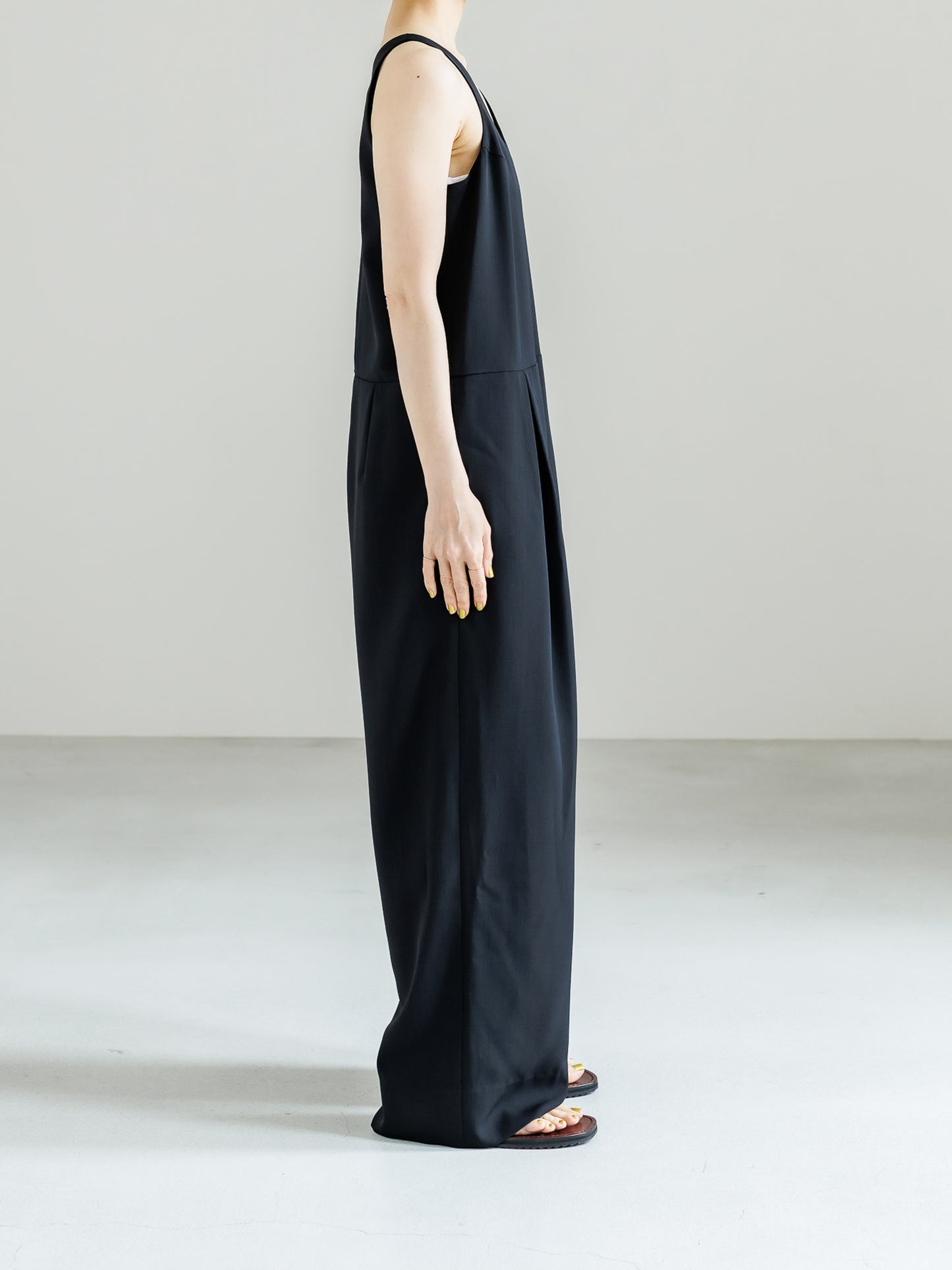 【PRE ORDER】SLEEVELESS JUMPSUIT (2color)