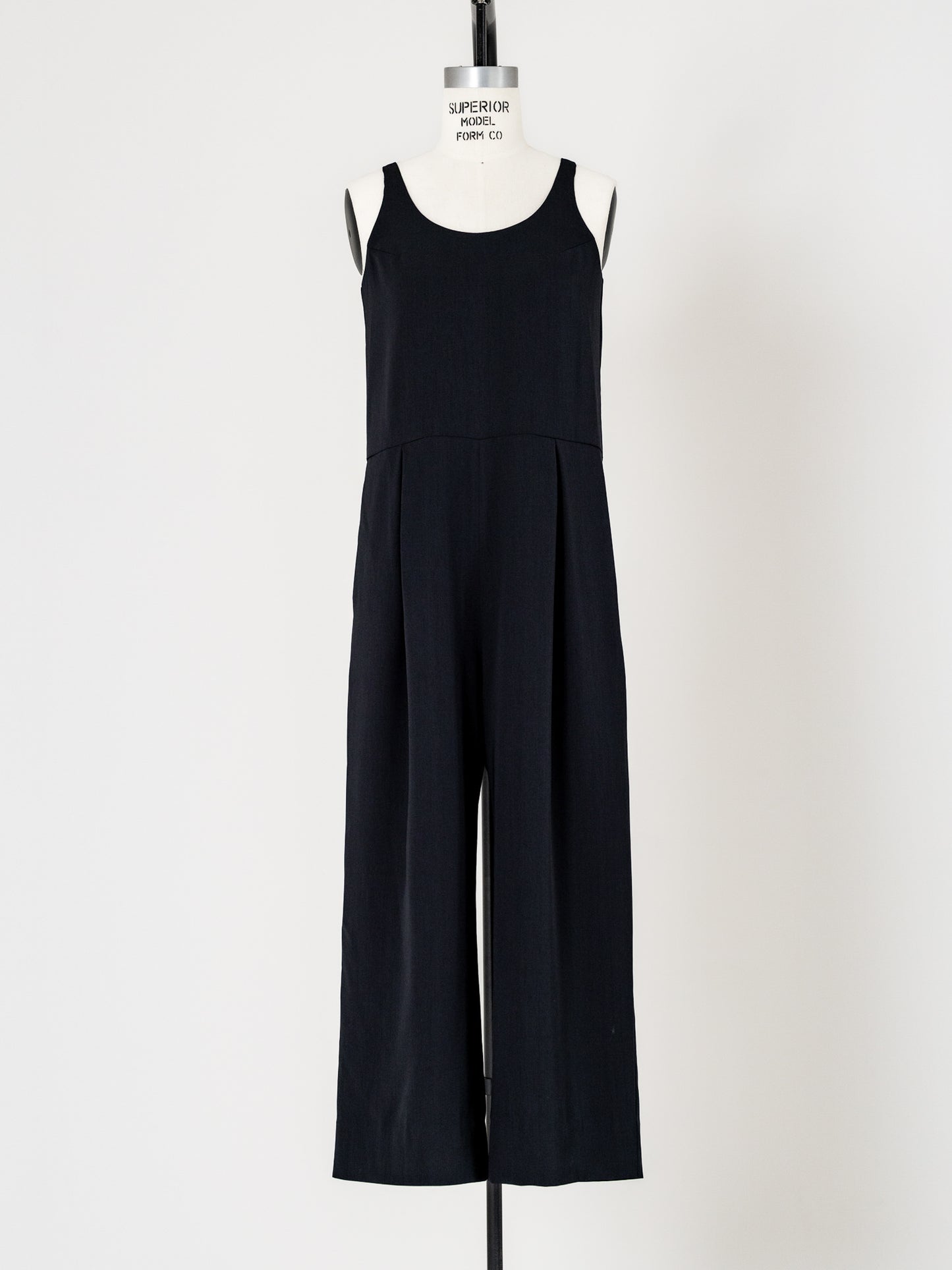 【PRE ORDER】SLEEVELESS JUMPSUIT (2color)