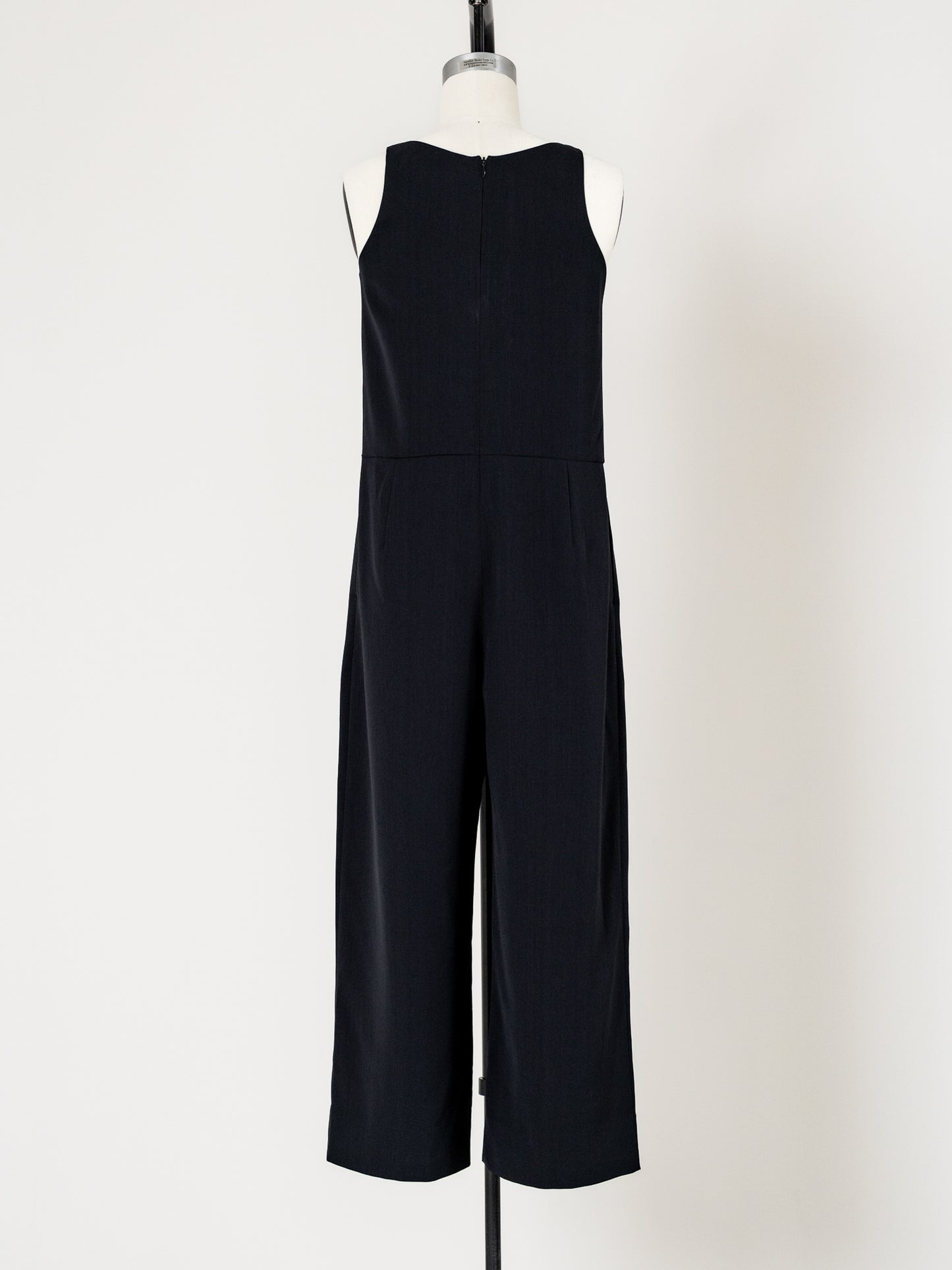 【PRE ORDER】SLEEVELESS JUMPSUIT (2color)