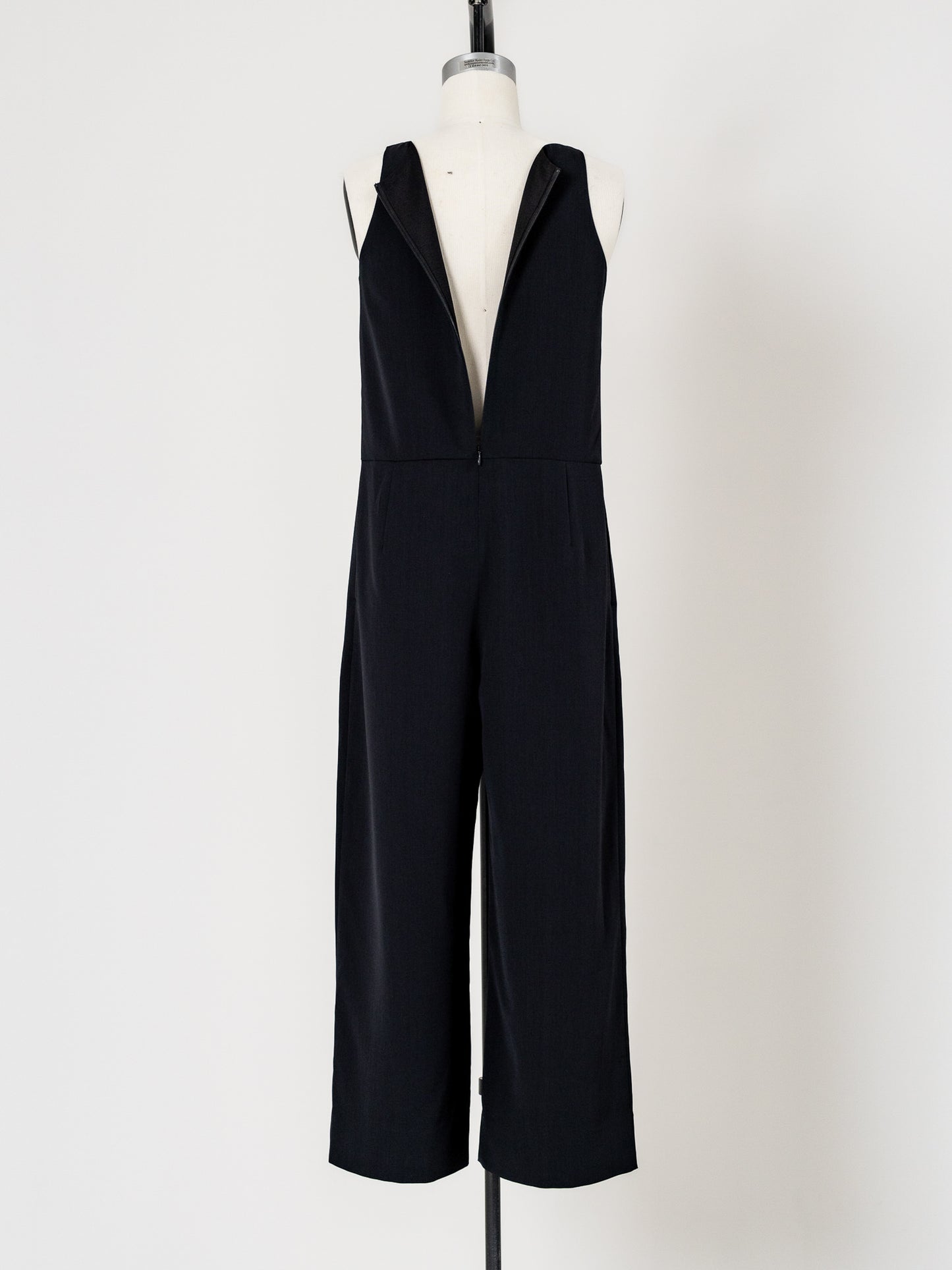 【PRE ORDER】SLEEVELESS JUMPSUIT (2color)