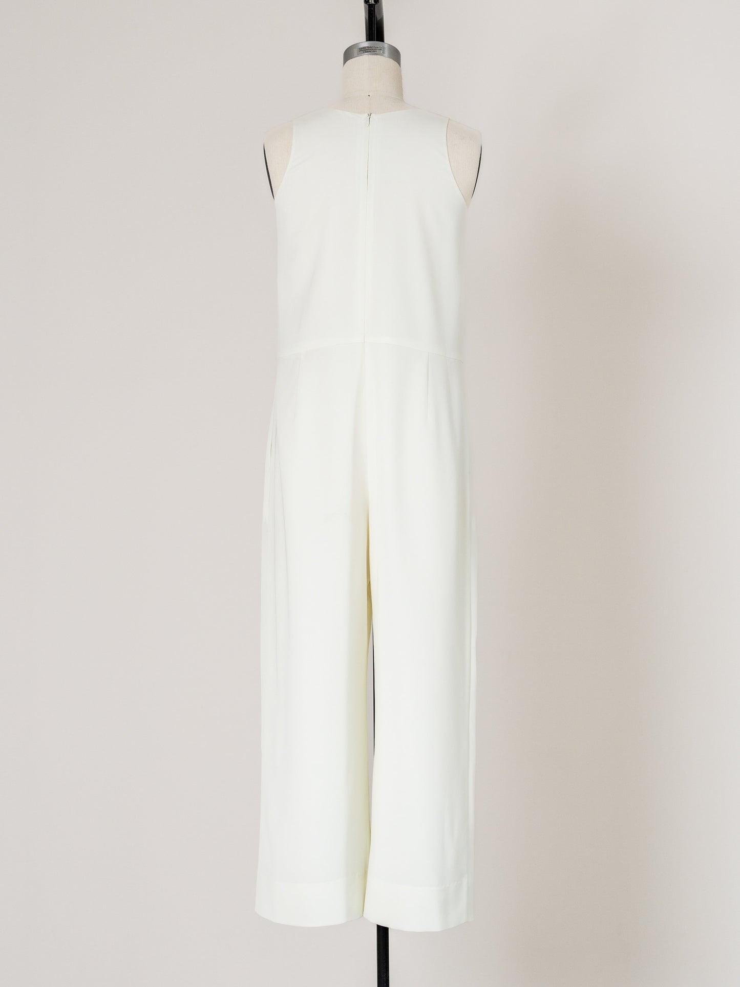 【PRE ORDER】SLEEVELESS JUMPSUIT (2color)
