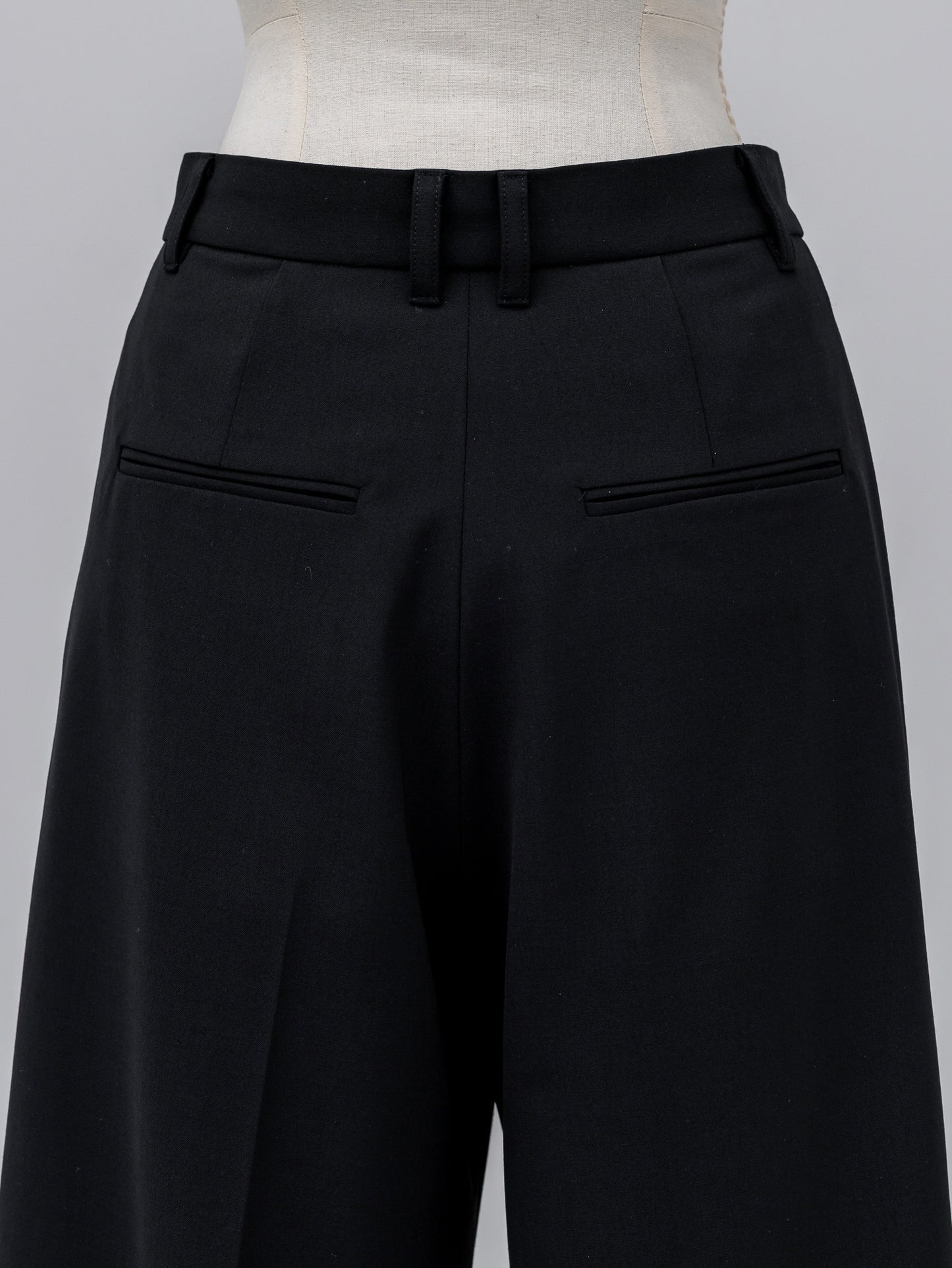 【PRE ORDER】Sirospun Wide Tuck Trousers(Black)