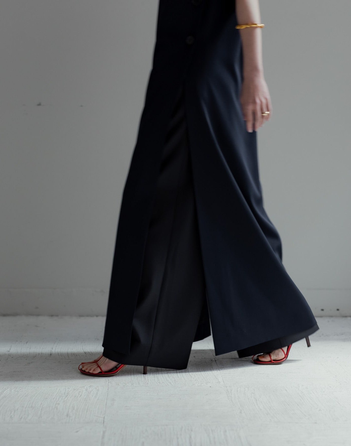 Tuck wide trousers -black-