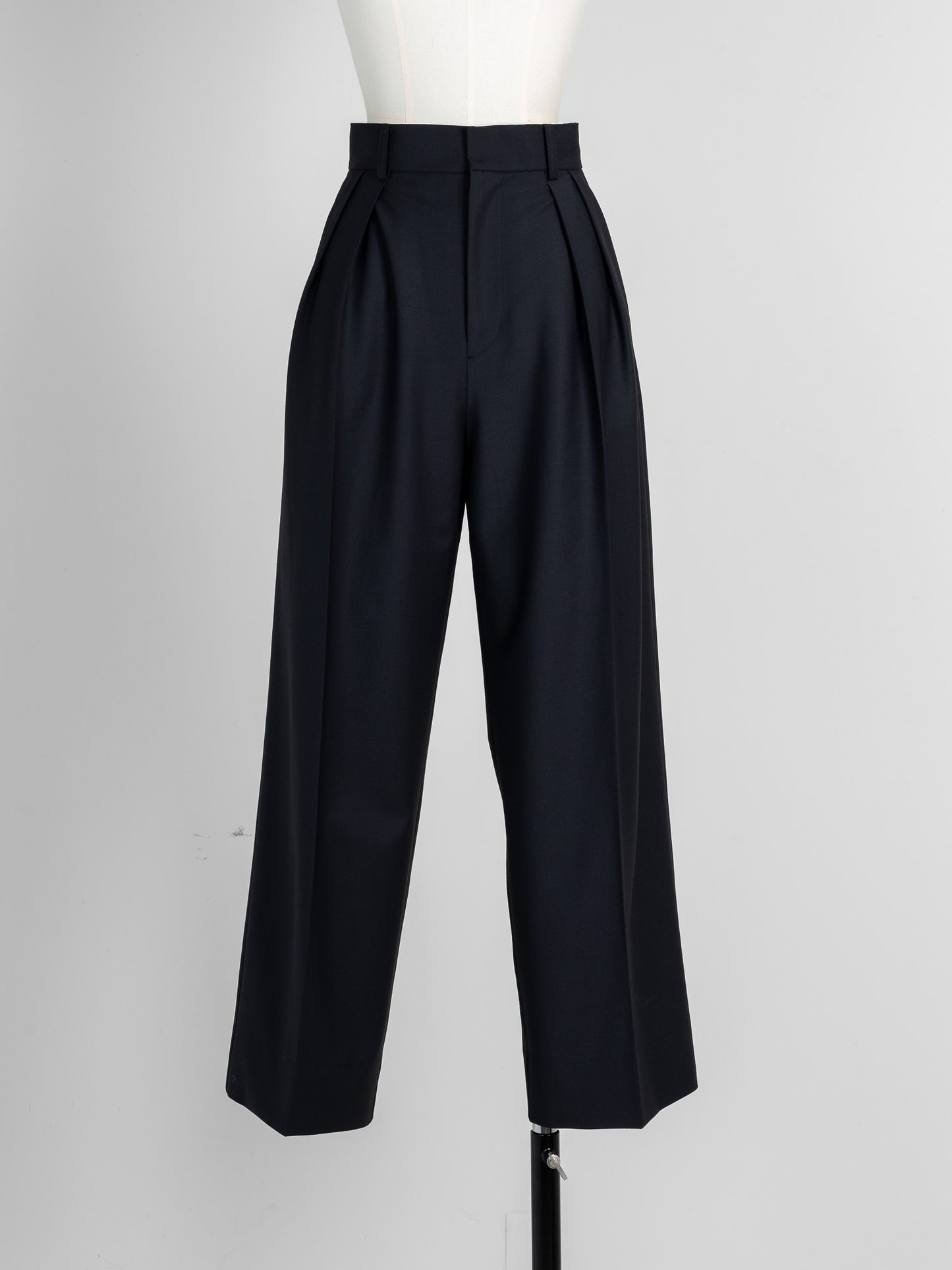 Tuck wide trousers -black-
