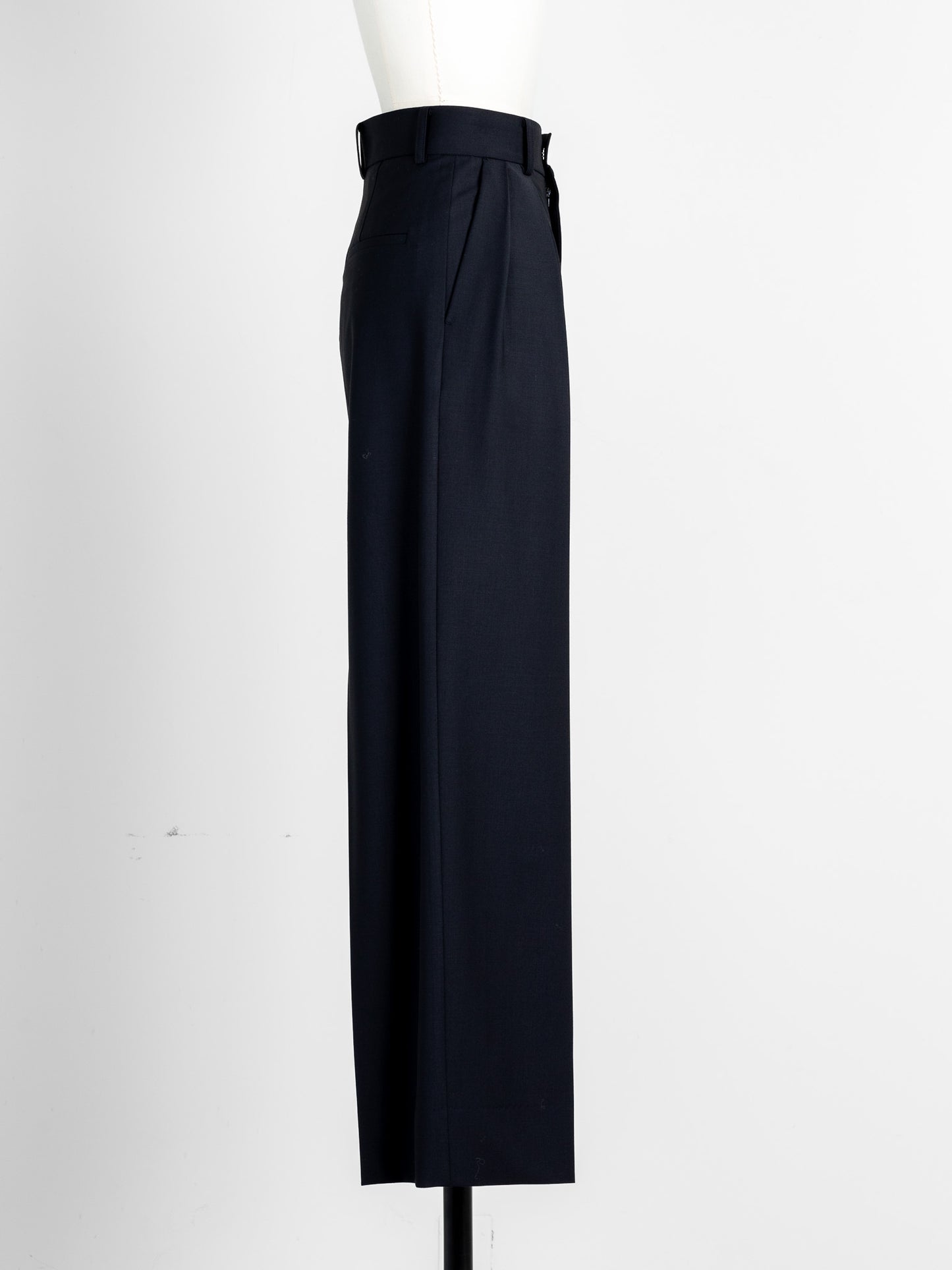 Tuck wide trousers -black-