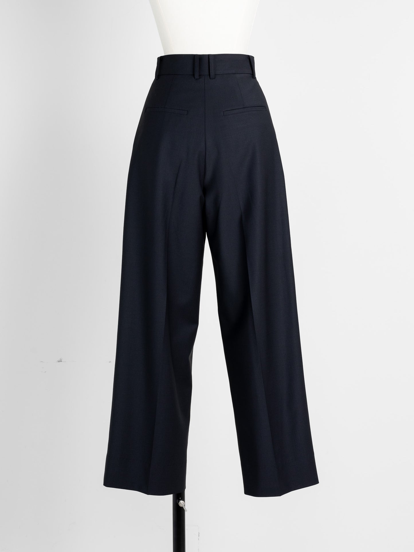 Tuck wide trousers -black-