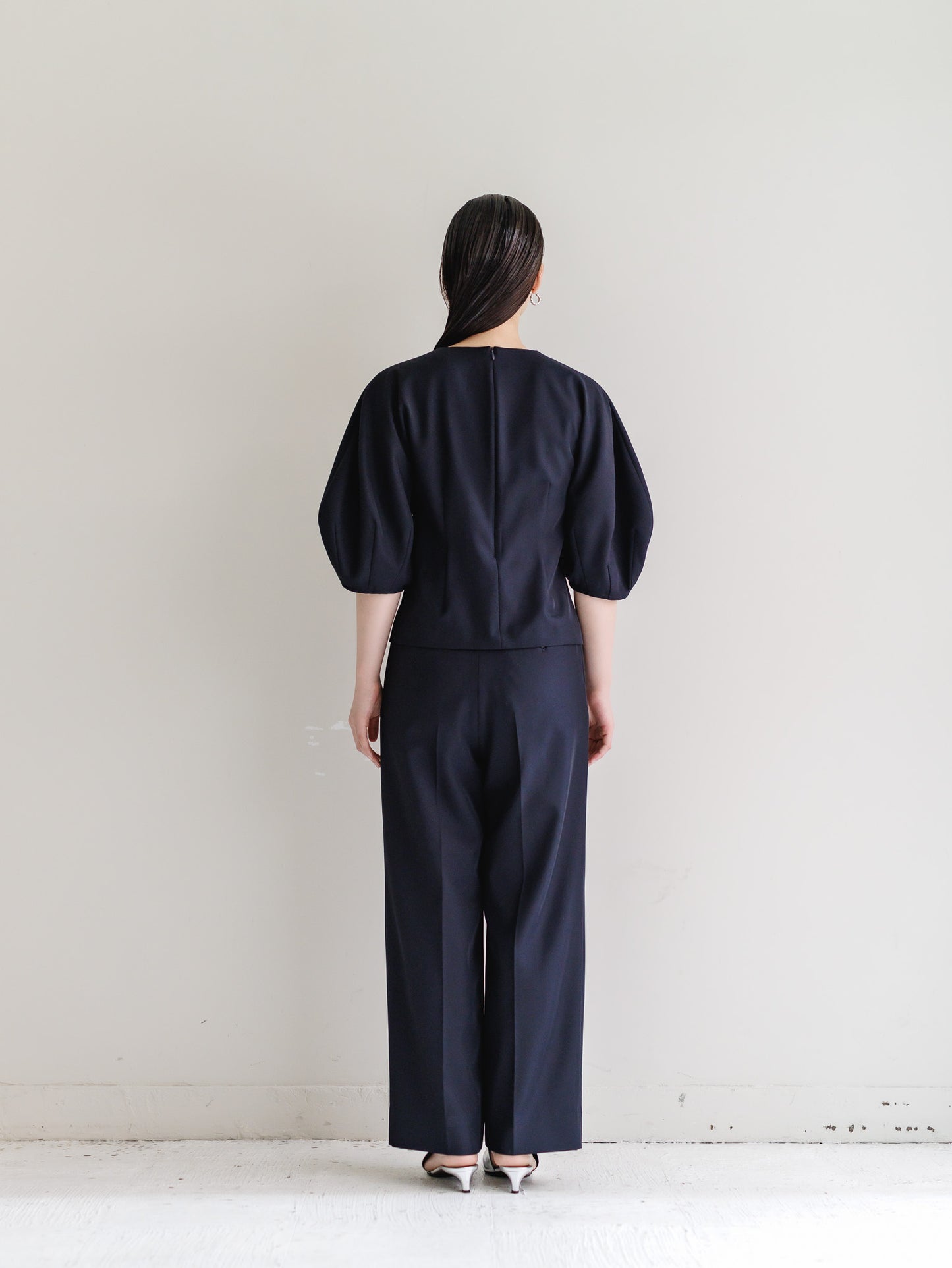 VOLUME SLEEVE BLOUSE (dark navy)