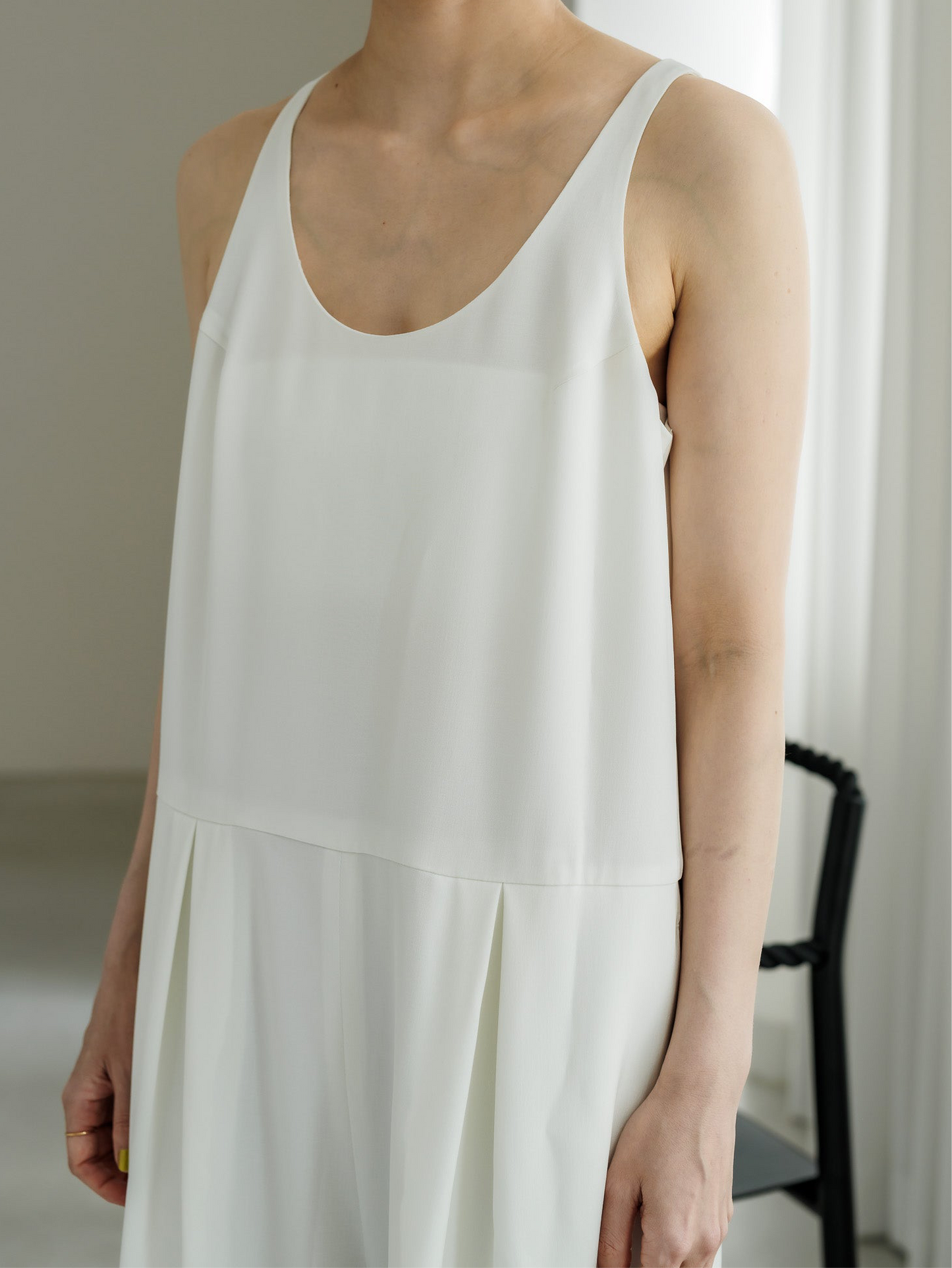 【PRE ORDER】SLEEVELESS JUMPSUIT (2color)
