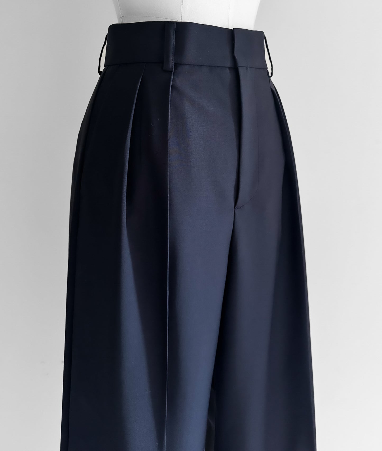 Tuck wide trousers -dark navy-