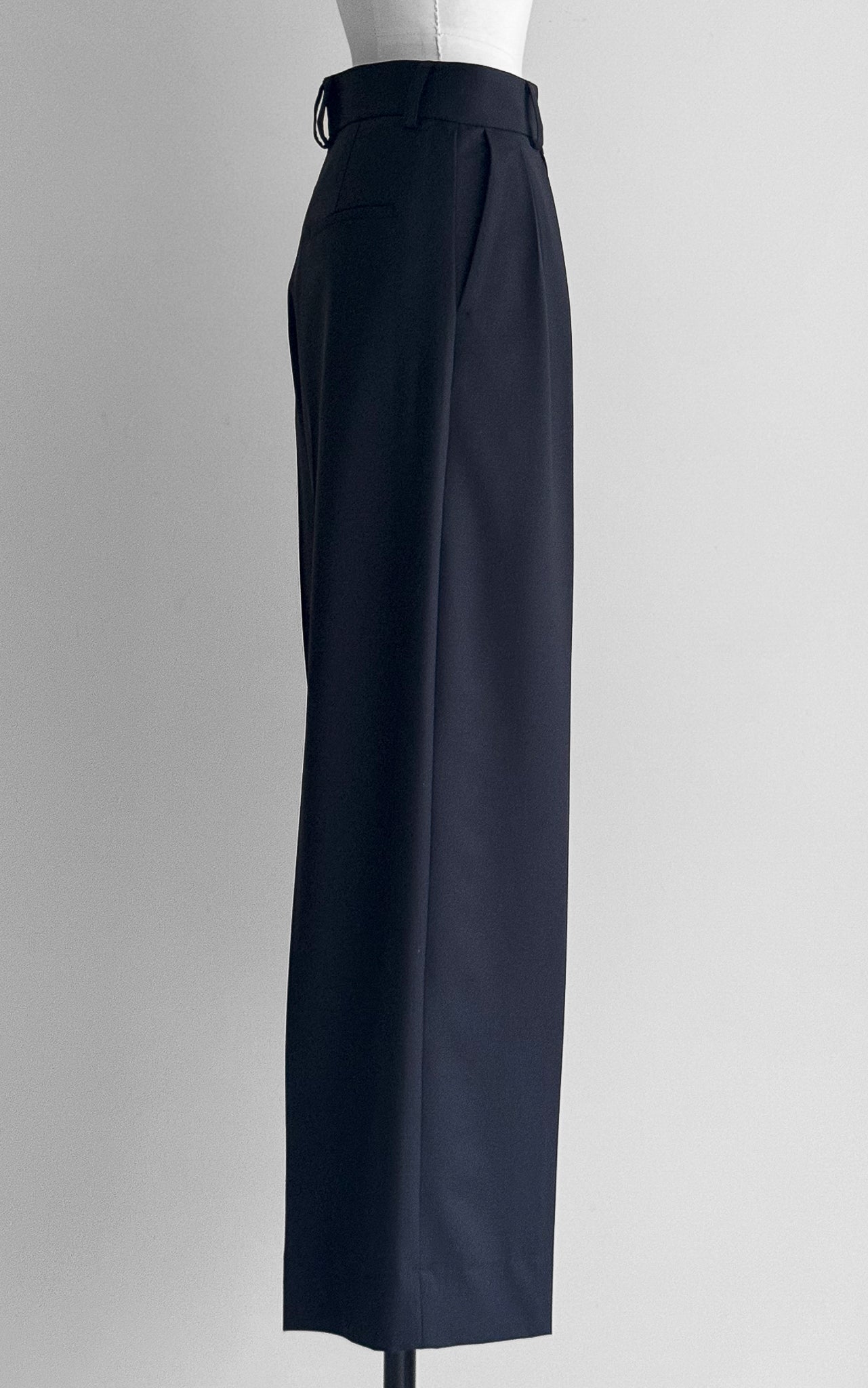 Tuck wide trousers -dark navy-