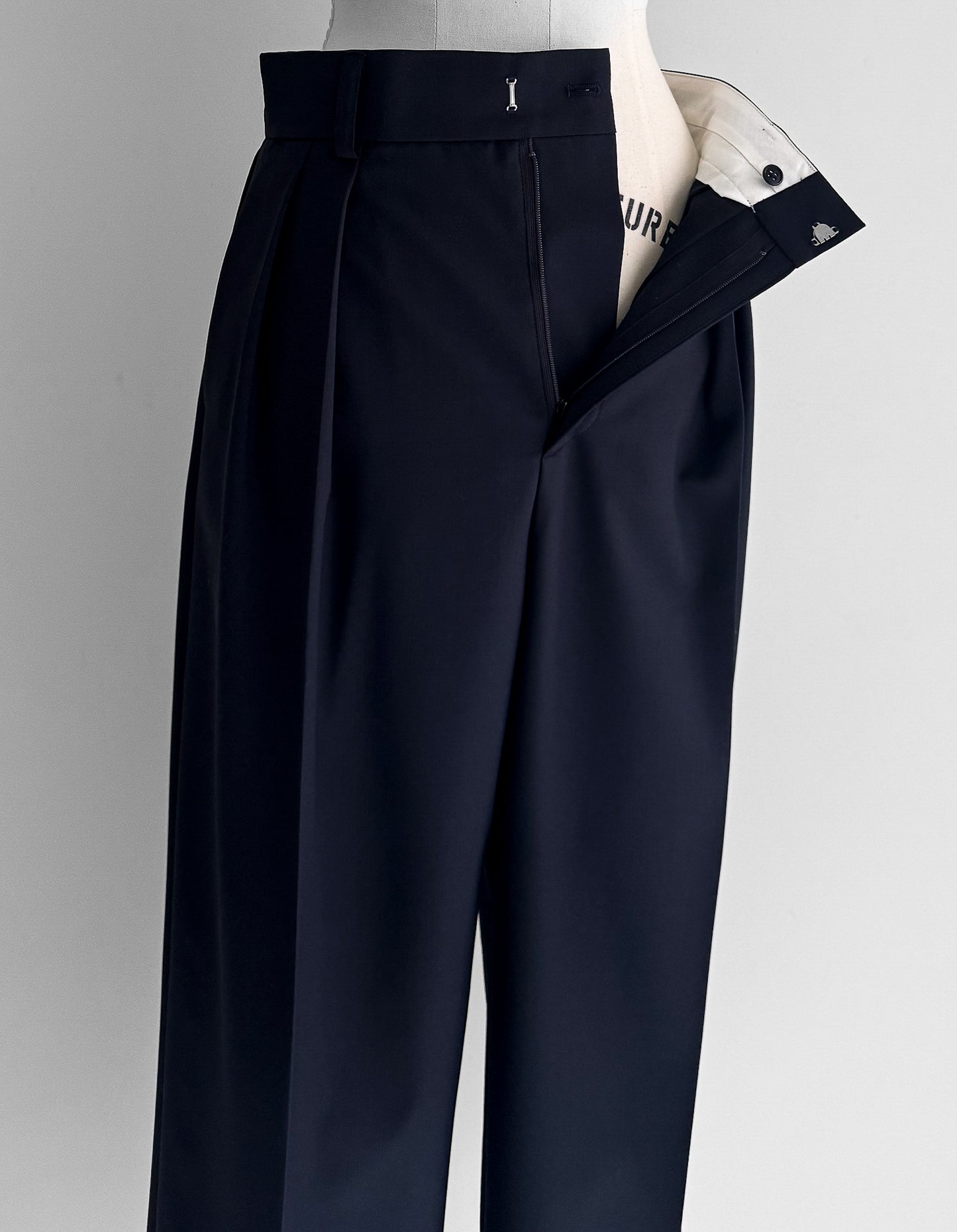 Tuck wide trousers -dark navy-