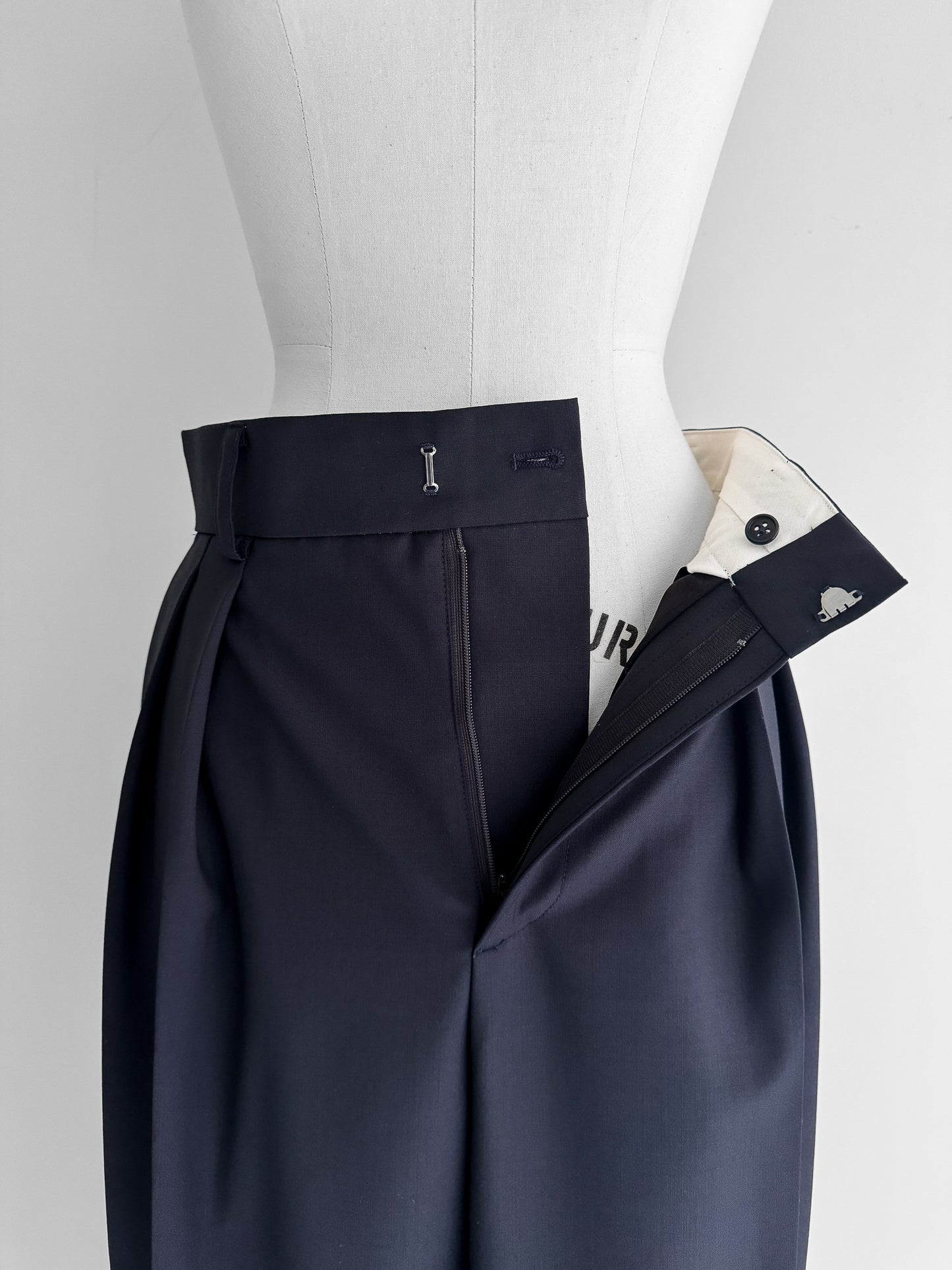 Tuck wide trousers -dark navy-