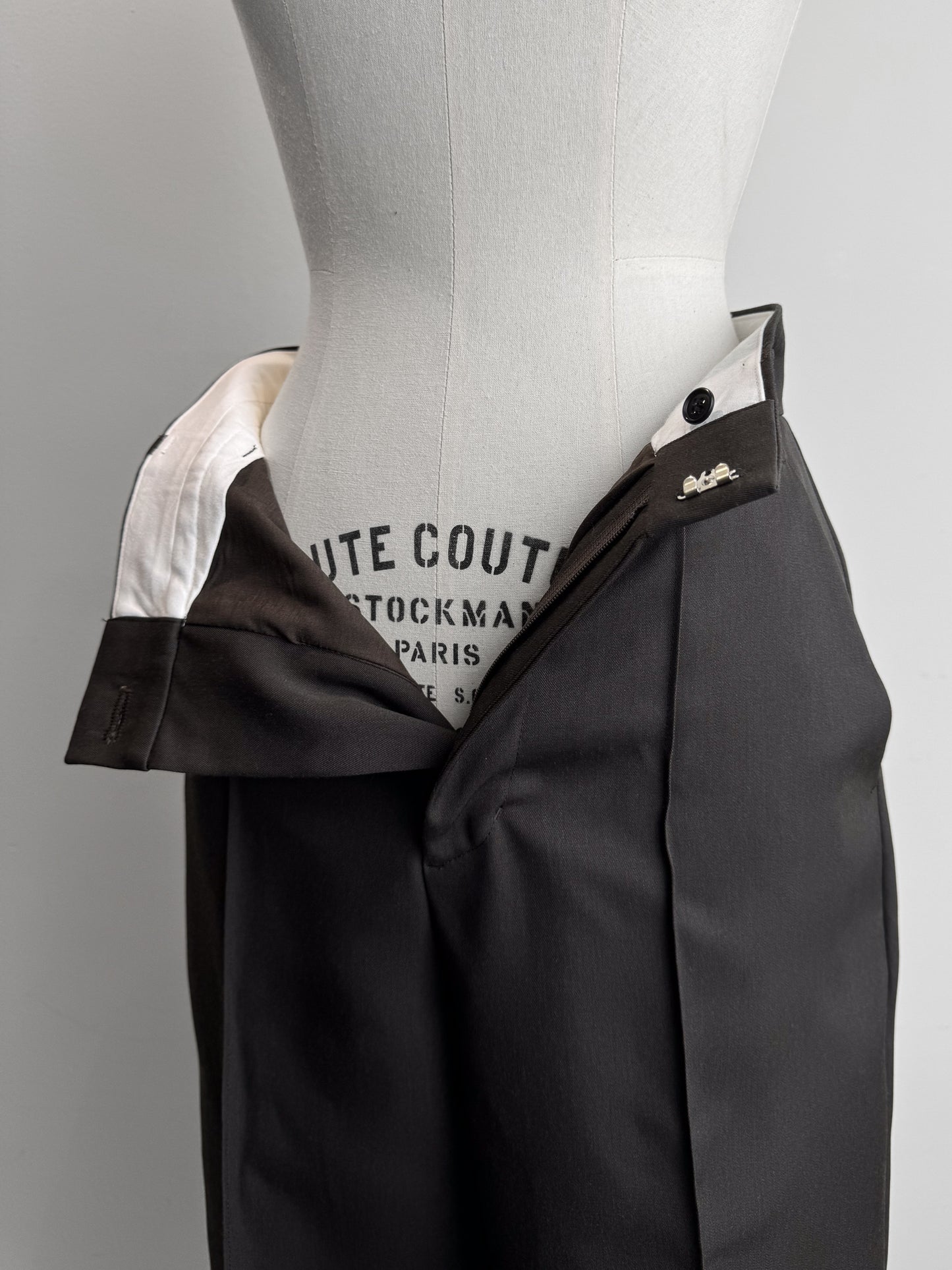 【PREORDER】pintuck gabardine trousers (-d.olive)