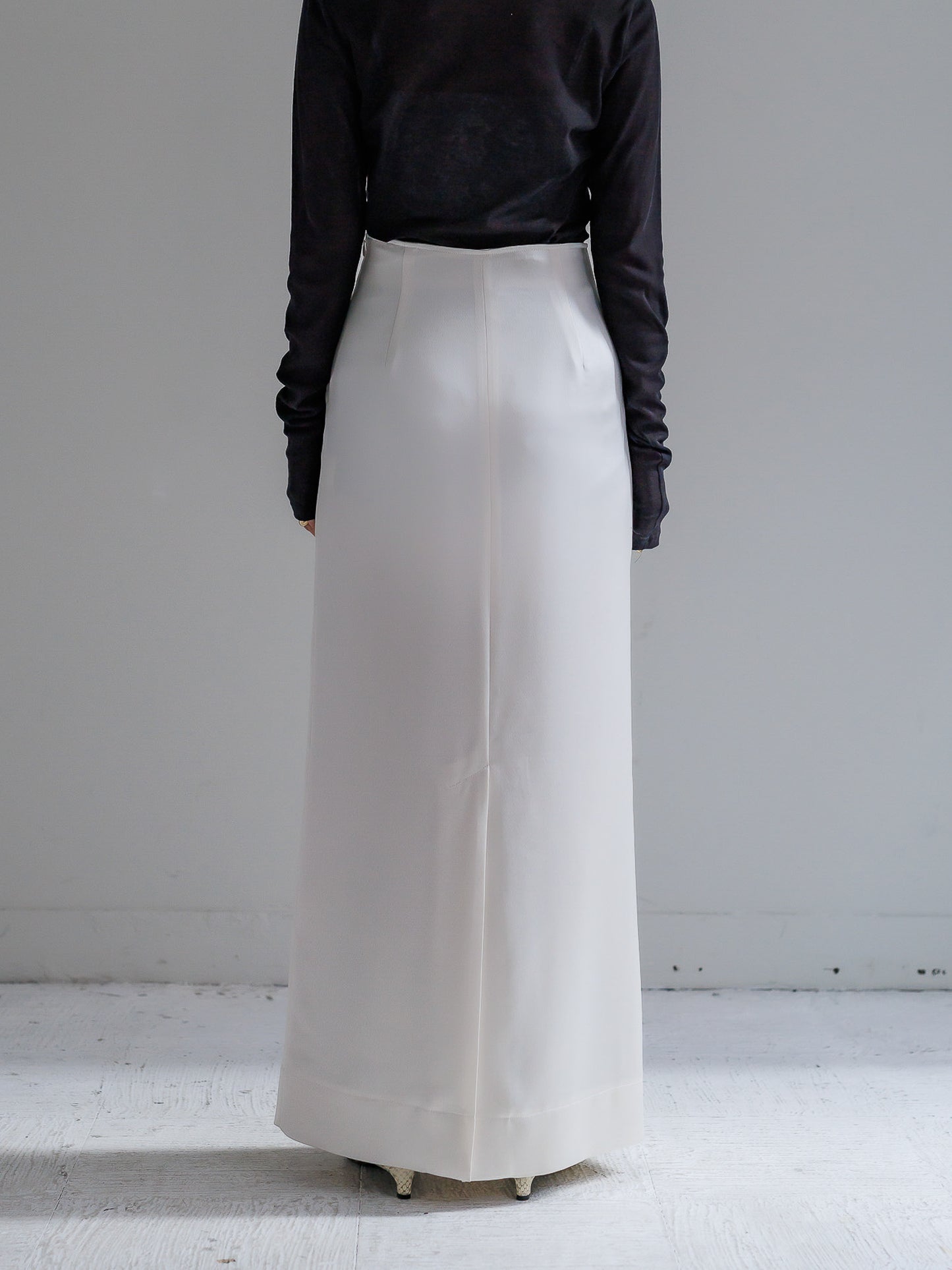 【PRE ORDER】satin straight skirt (-milk-)