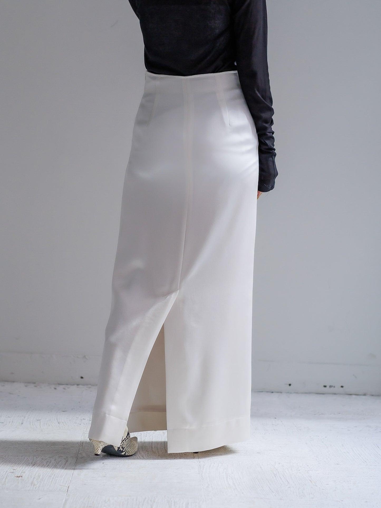 【PRE ORDER】satin straight skirt (-milk-)