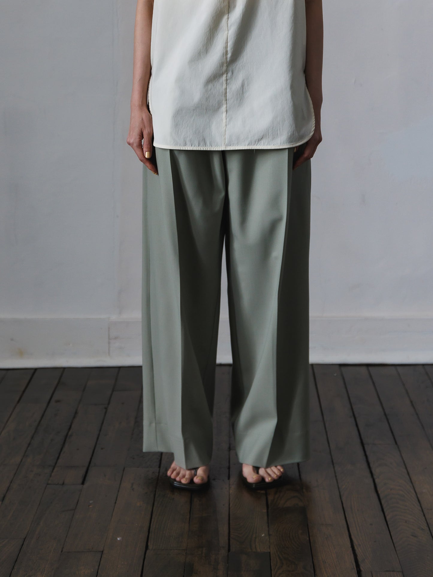 【PRE ORDER】TUCK WIDE TROUSERS (sage)