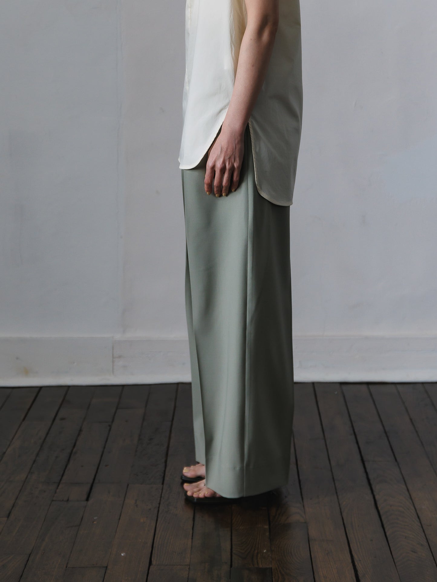 【PRE ORDER】TUCK WIDE TROUSERS (sage)