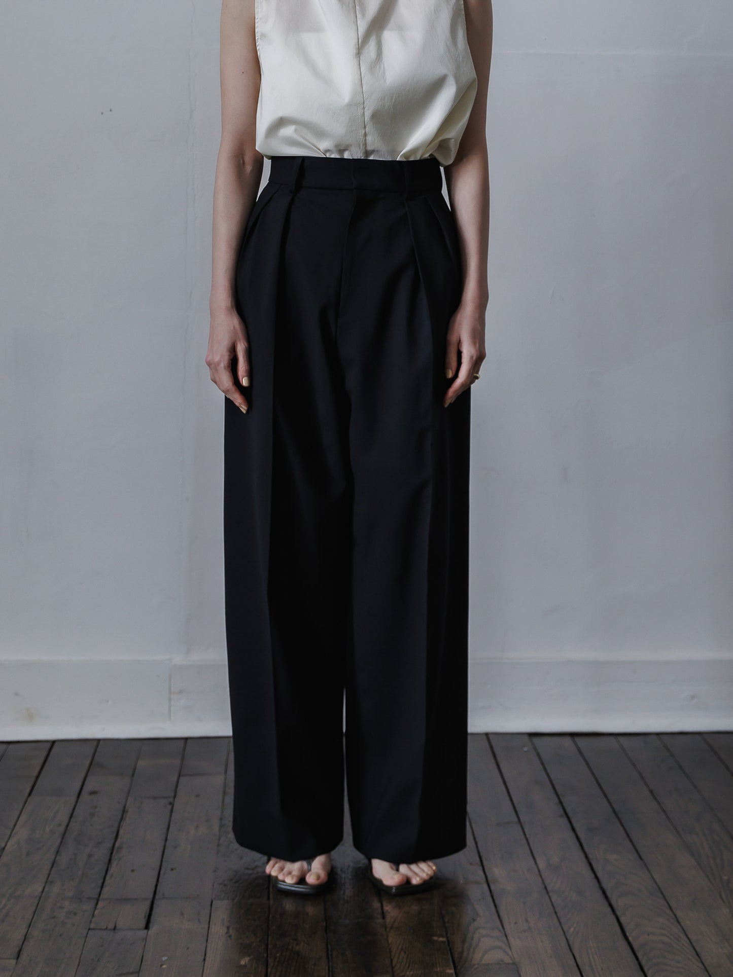 【PRE ORDER】TUCK WIDE TROUSERS (black)