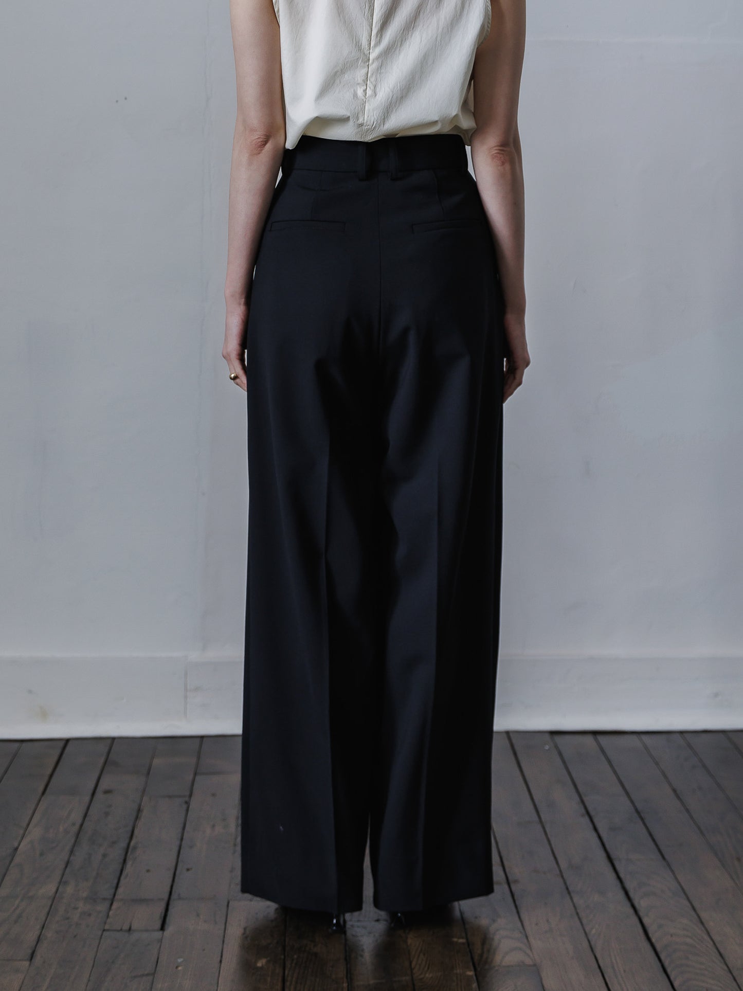 【PRE ORDER】TUCK WIDE TROUSERS (black)