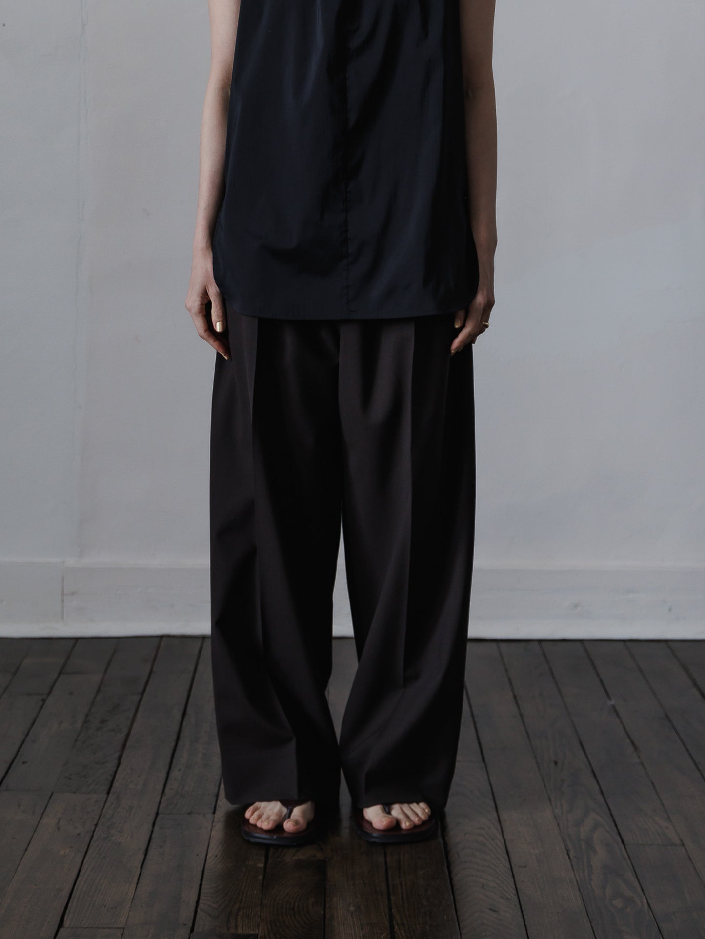 【PRE ORDER】TUCK WIDE TROUSERS (dark brown)