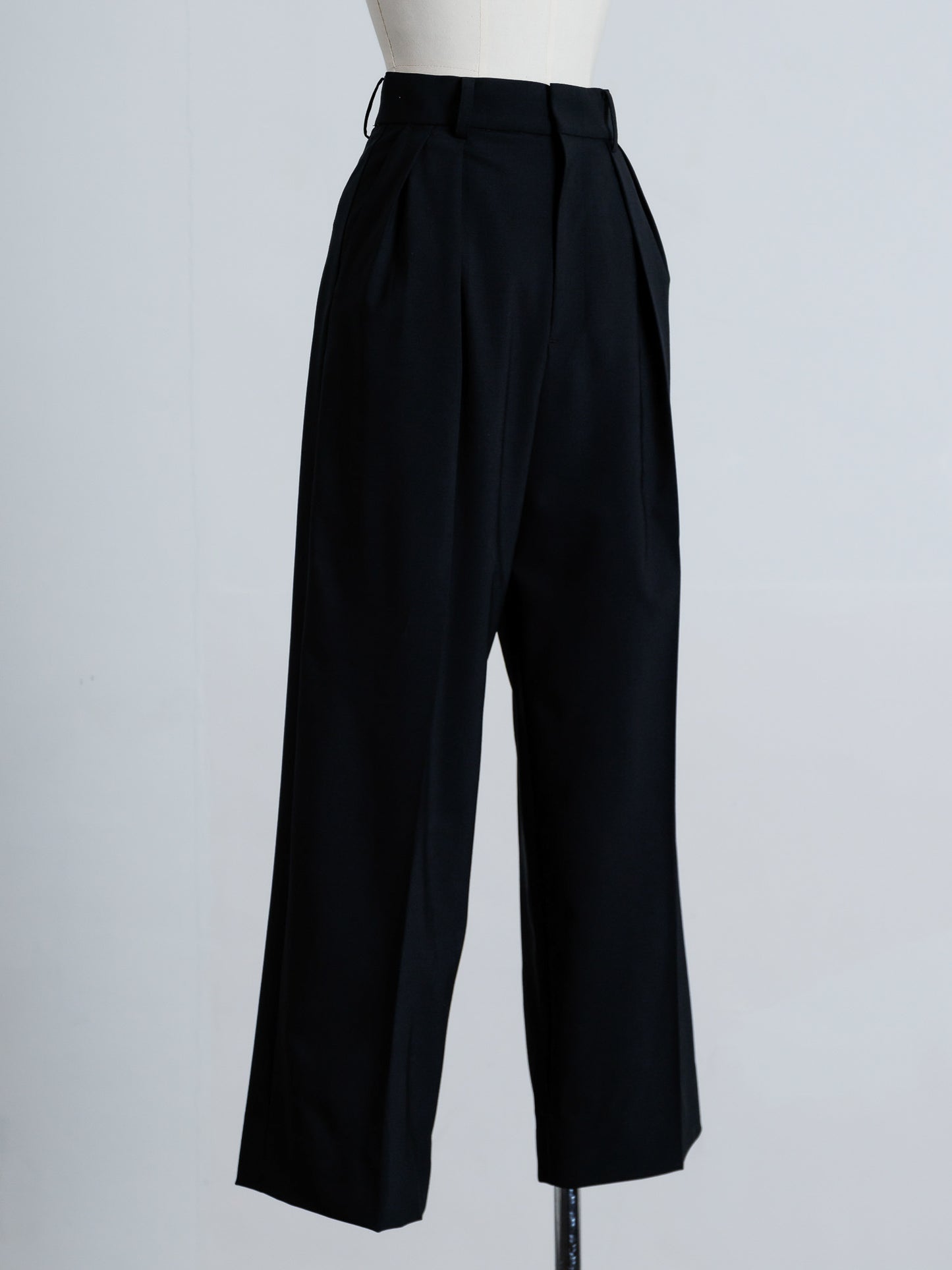 【PRE ORDER】TUCK WIDE TROUSERS (black)