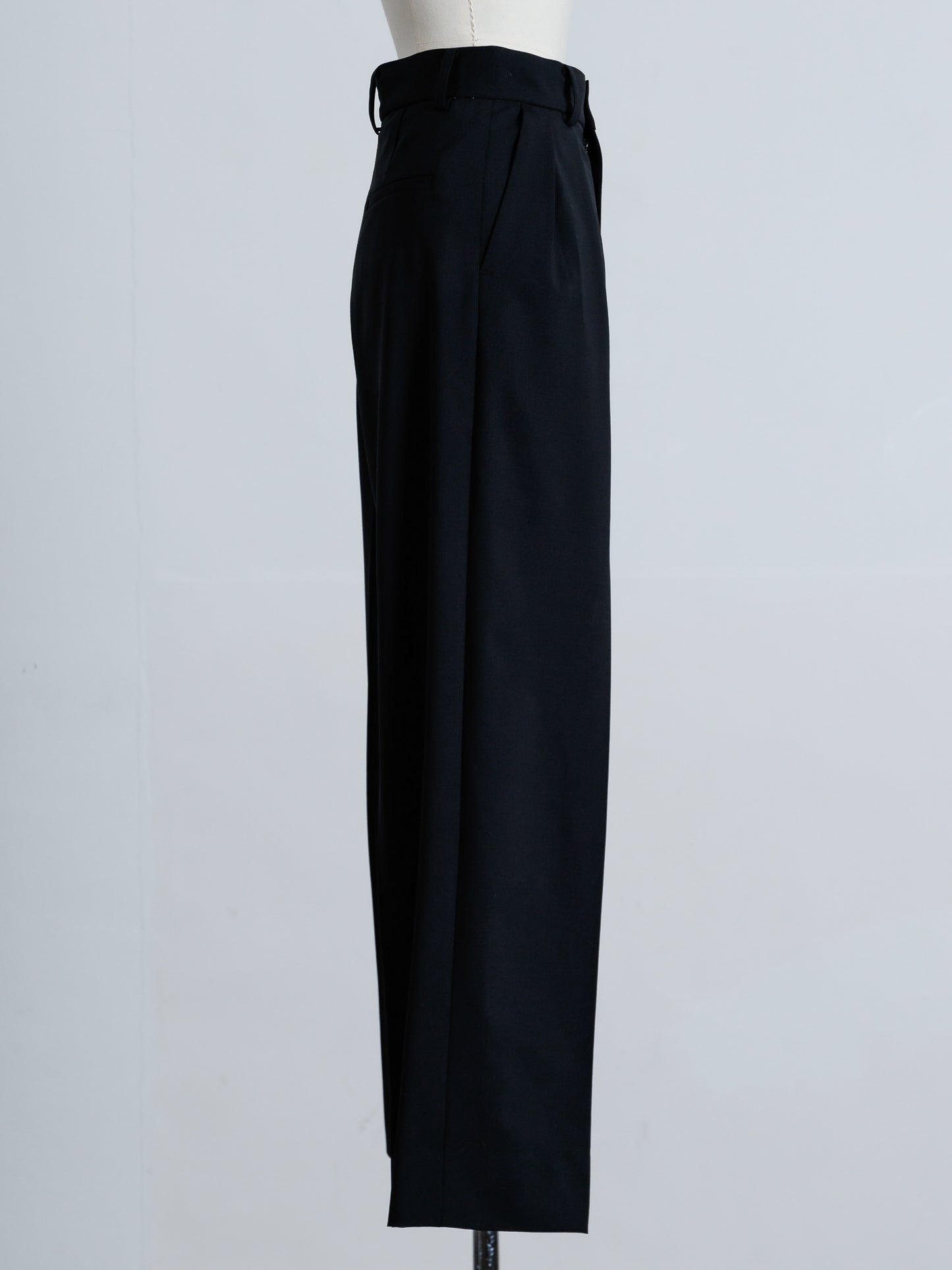 【PRE ORDER】TUCK WIDE TROUSERS (black)