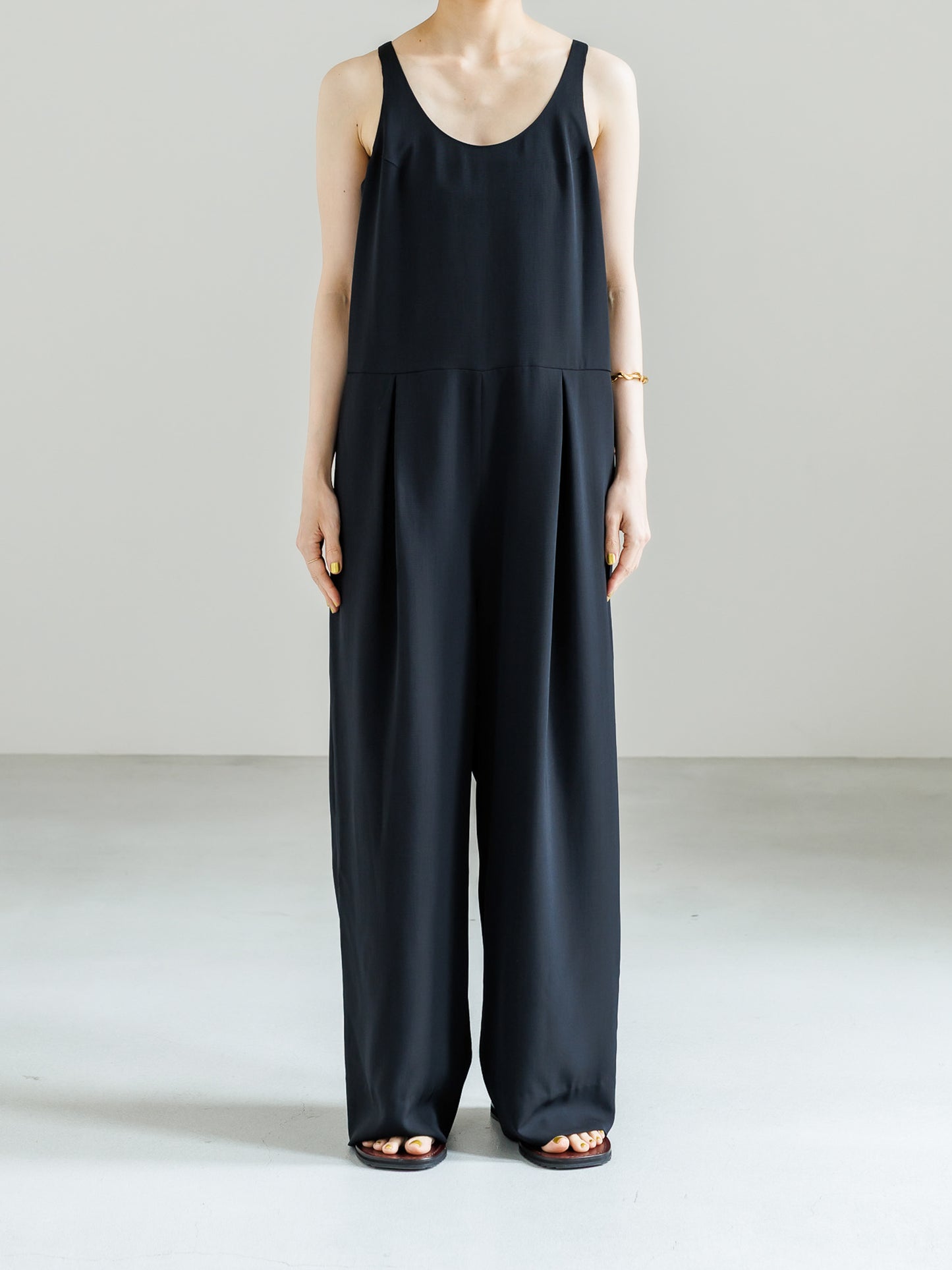【PRE ORDER】SLEEVELESS JUMPSUIT (2color)