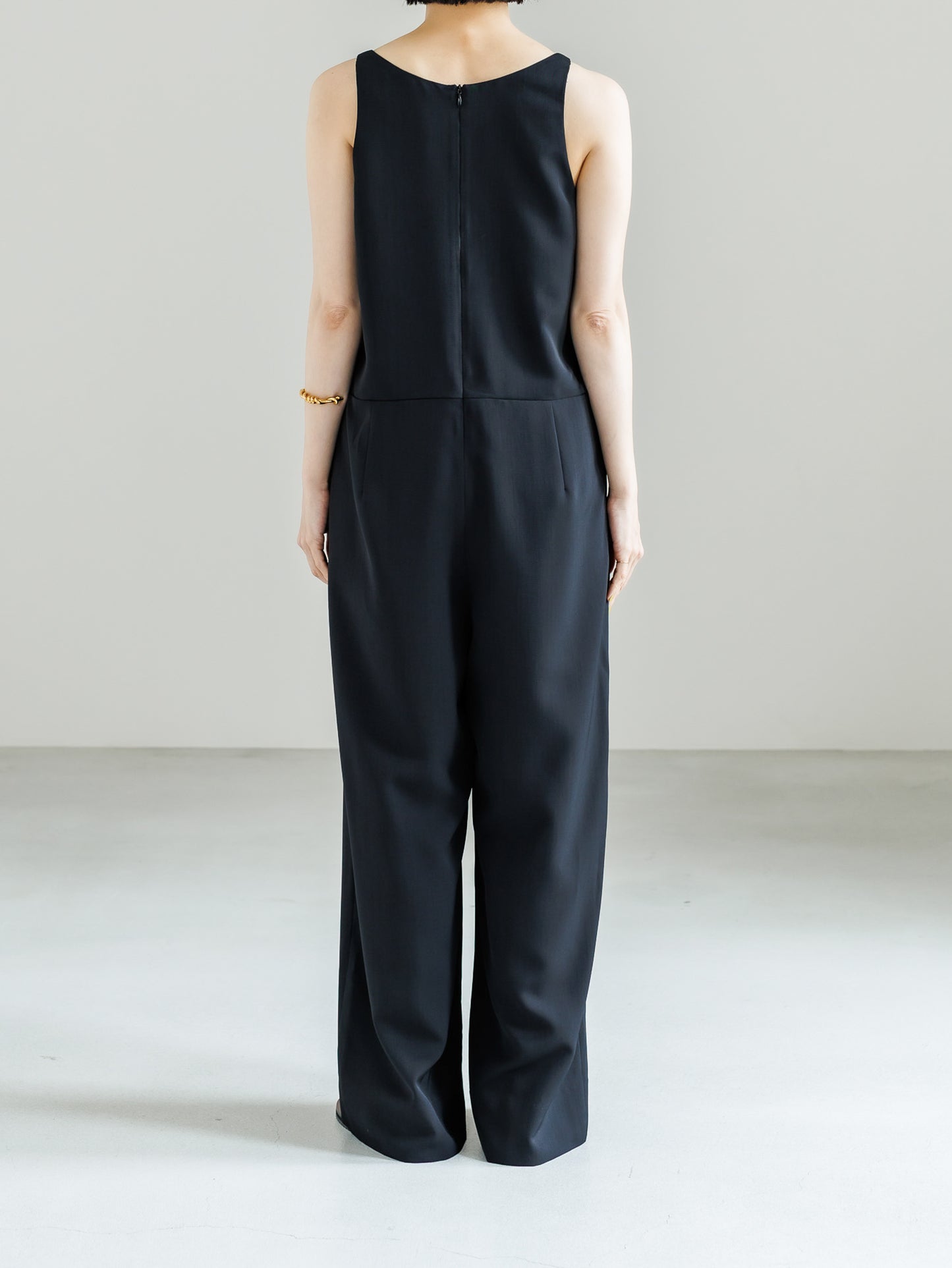 【PRE ORDER】SLEEVELESS JUMPSUIT (2color)