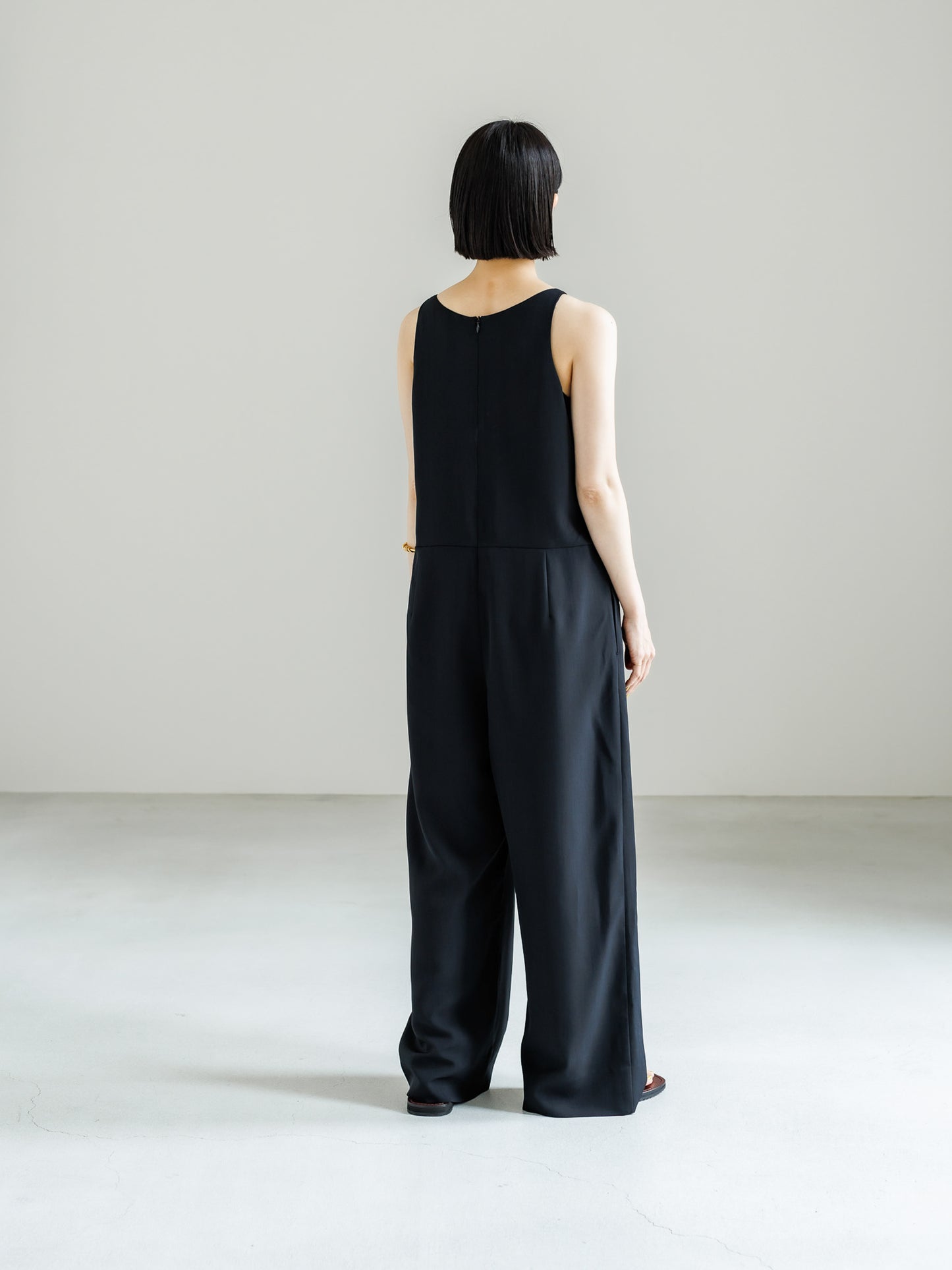 【PRE ORDER】SLEEVELESS JUMPSUIT (2color)
