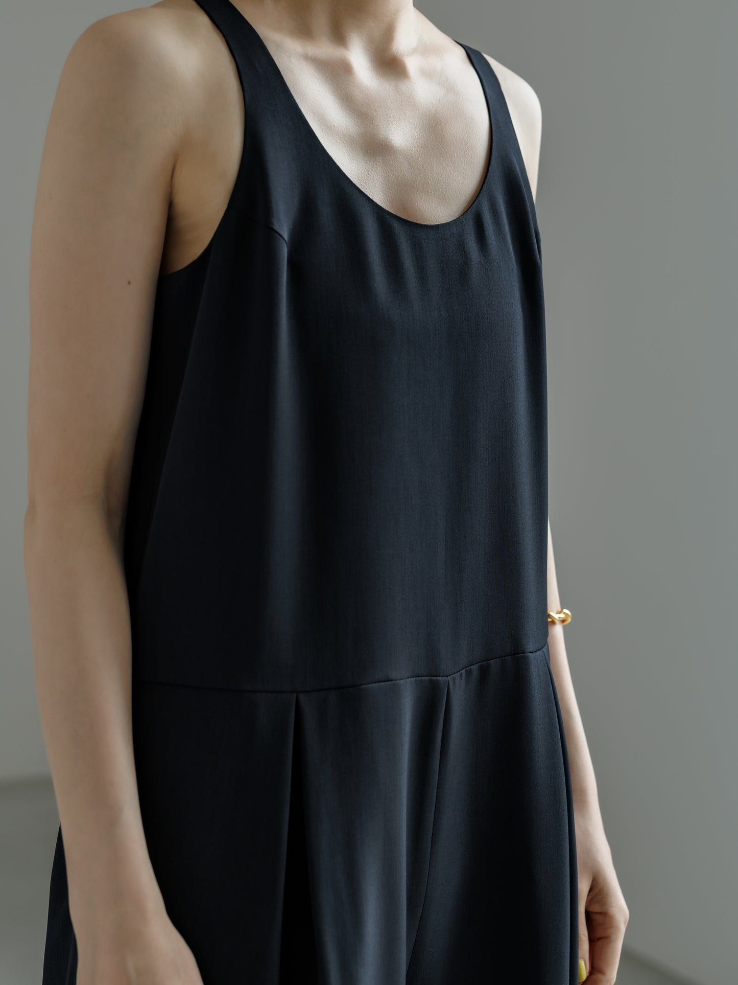 【PRE ORDER】SLEEVELESS JUMPSUIT (2color)