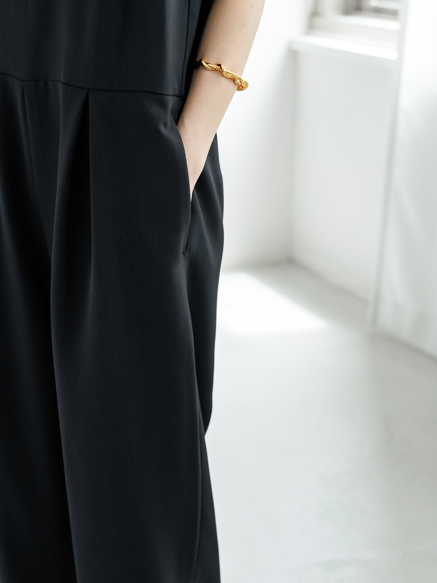 【PRE ORDER】SLEEVELESS JUMPSUIT (2color)