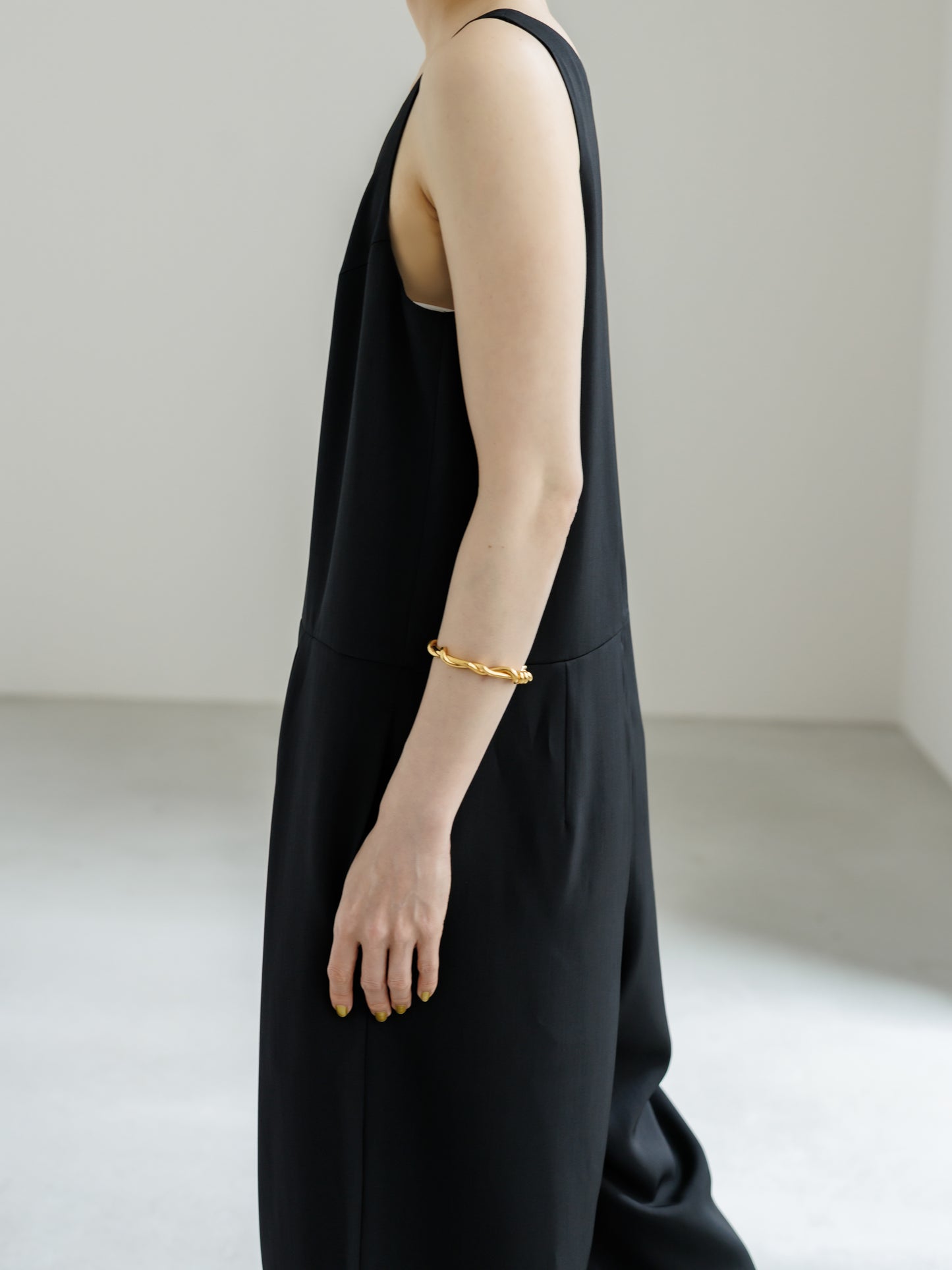 【PRE ORDER】SLEEVELESS JUMPSUIT (2color)