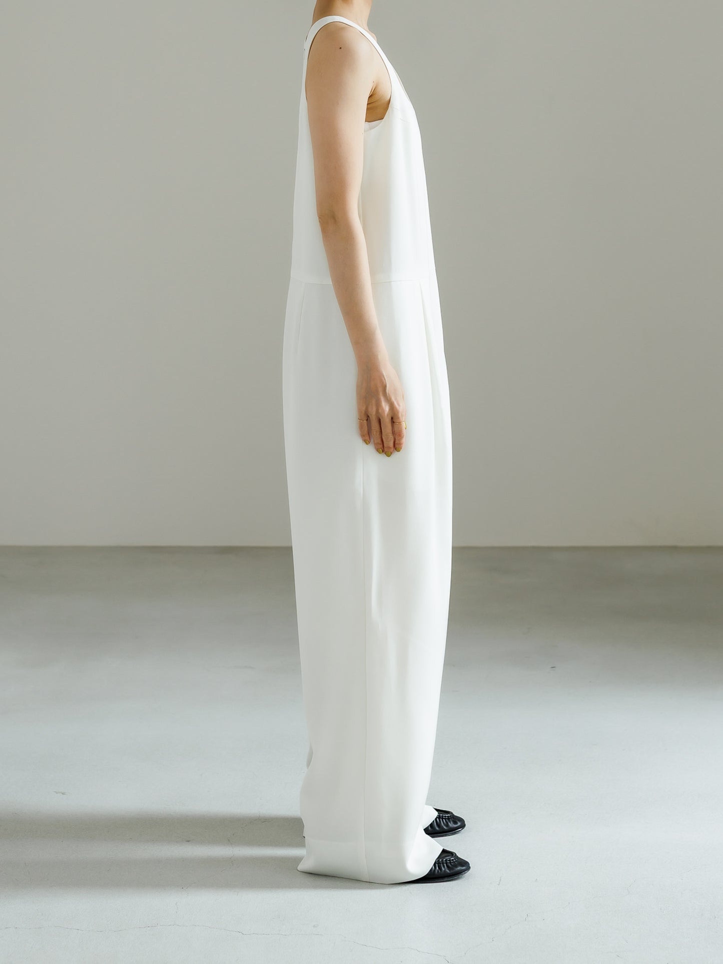 【PRE ORDER】SLEEVELESS JUMPSUIT (2color)