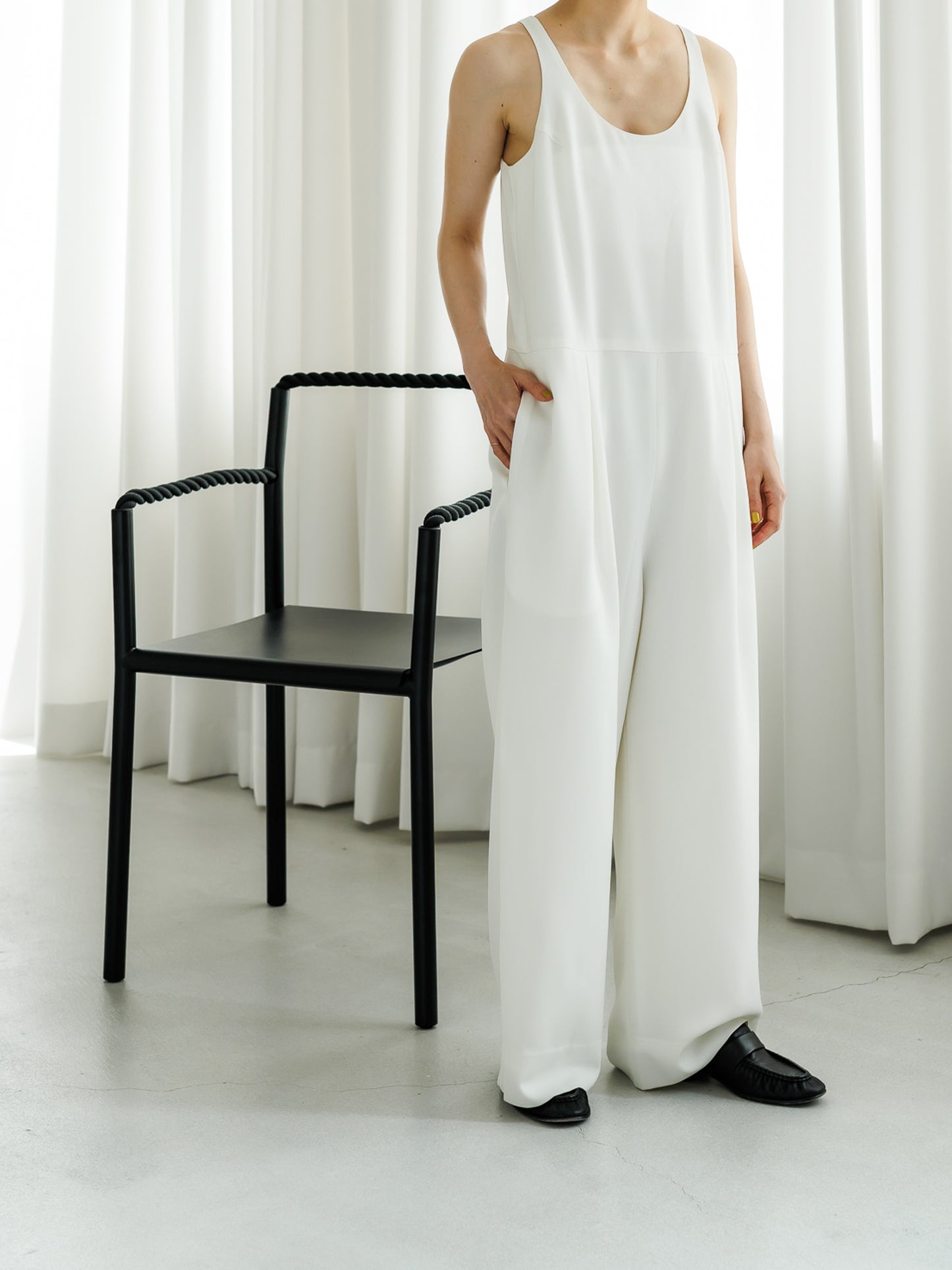【PRE ORDER】SLEEVELESS JUMPSUIT (2color)