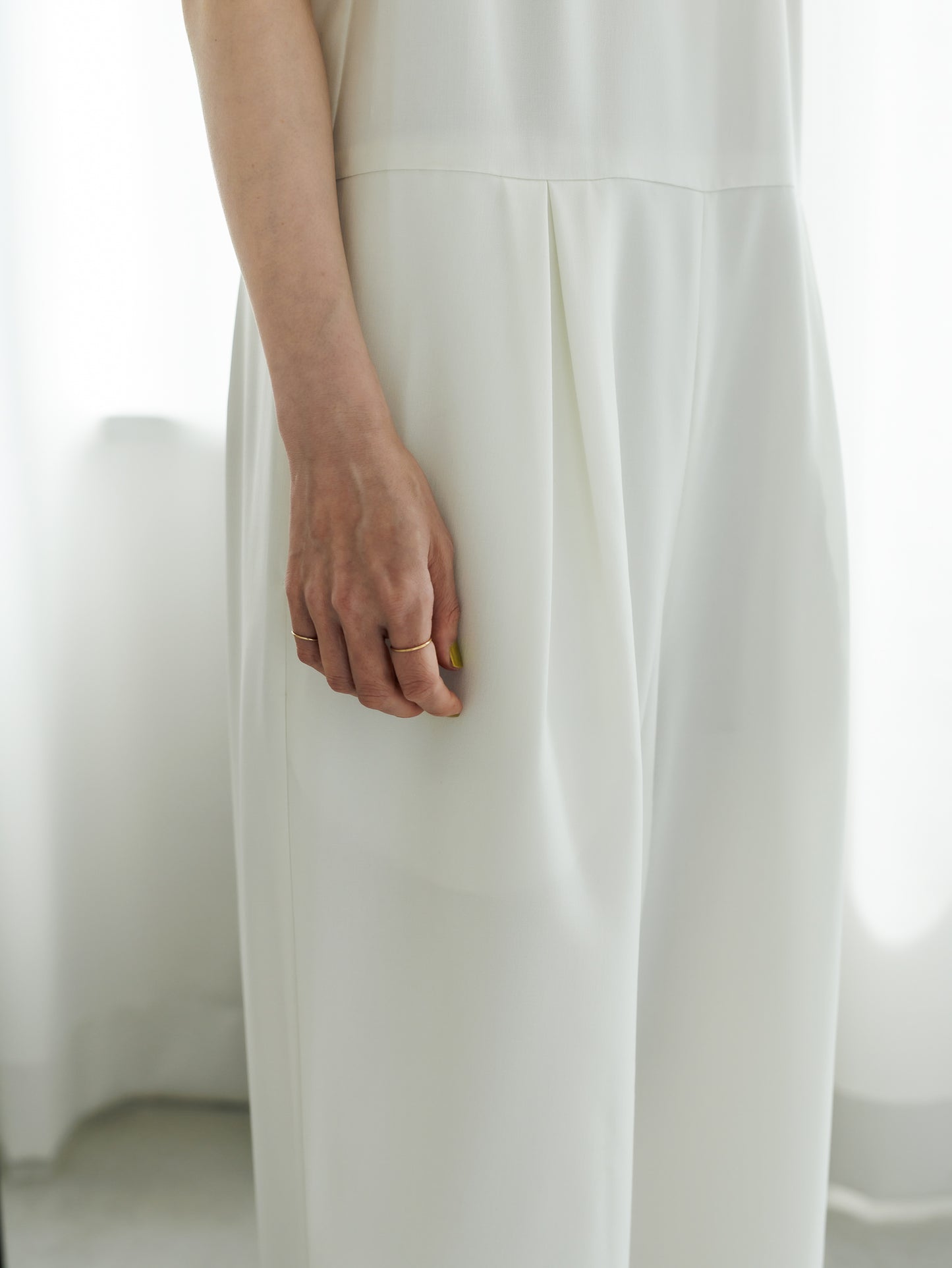 【PRE ORDER】SLEEVELESS JUMPSUIT (2color)