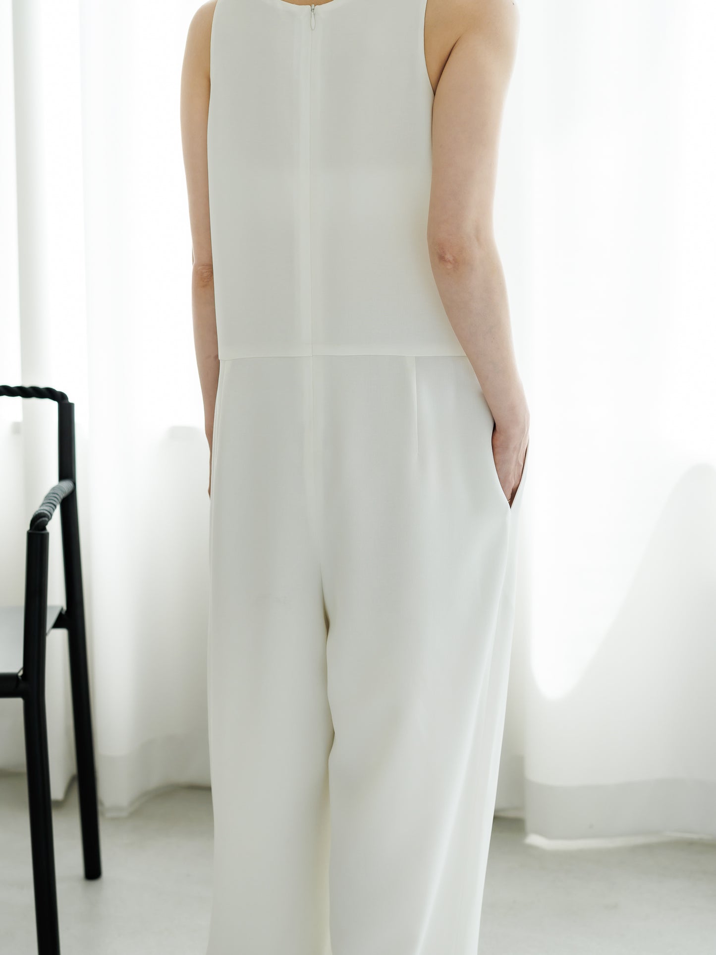 【PRE ORDER】SLEEVELESS JUMPSUIT (2color)