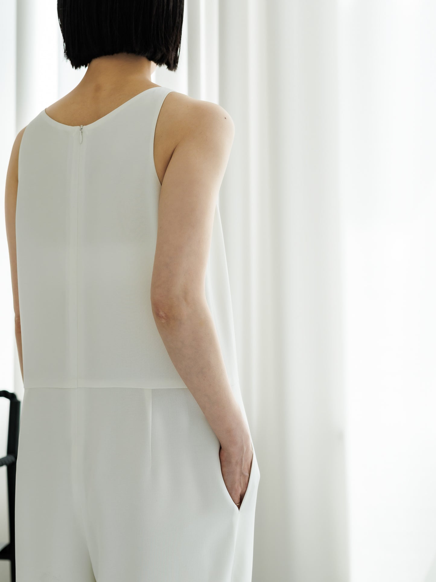 【PRE ORDER】SLEEVELESS JUMPSUIT (2color)