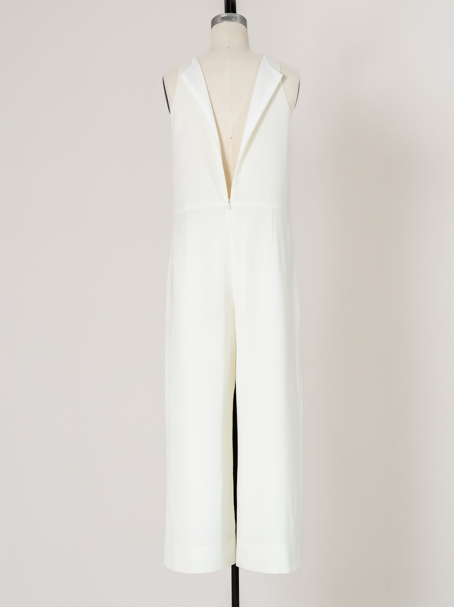 【PRE ORDER】SLEEVELESS JUMPSUIT (2color)
