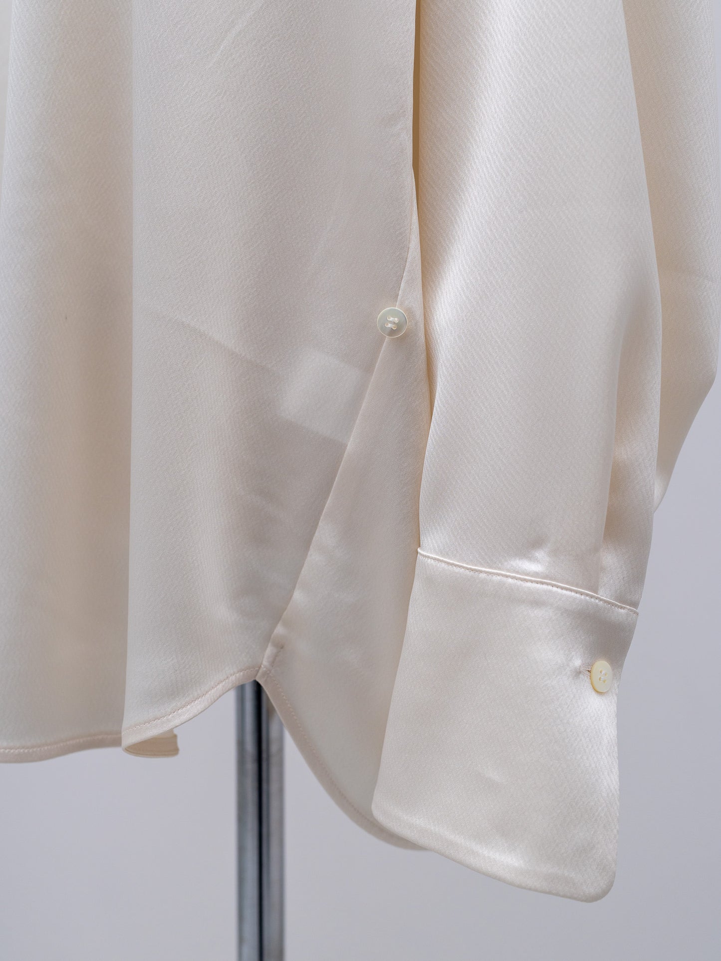 【PRE ORDER】Fluid Satin Shirt(Milk)