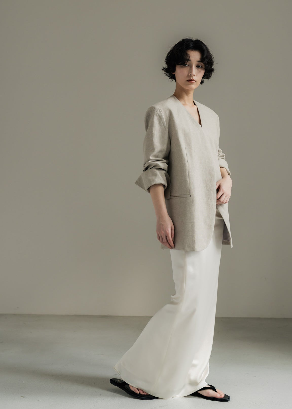 NEAU サテンストレートスカート ホワイト Satin Straight Skirt(Milk