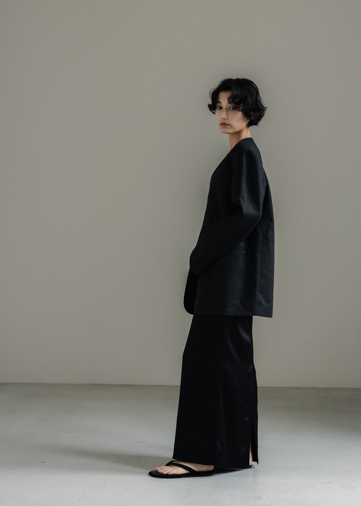 【PRE ORDER】Satin Straight Skirt (Black)