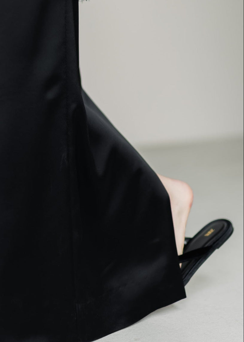 【PRE ORDER】Satin Straight Skirt (Black)