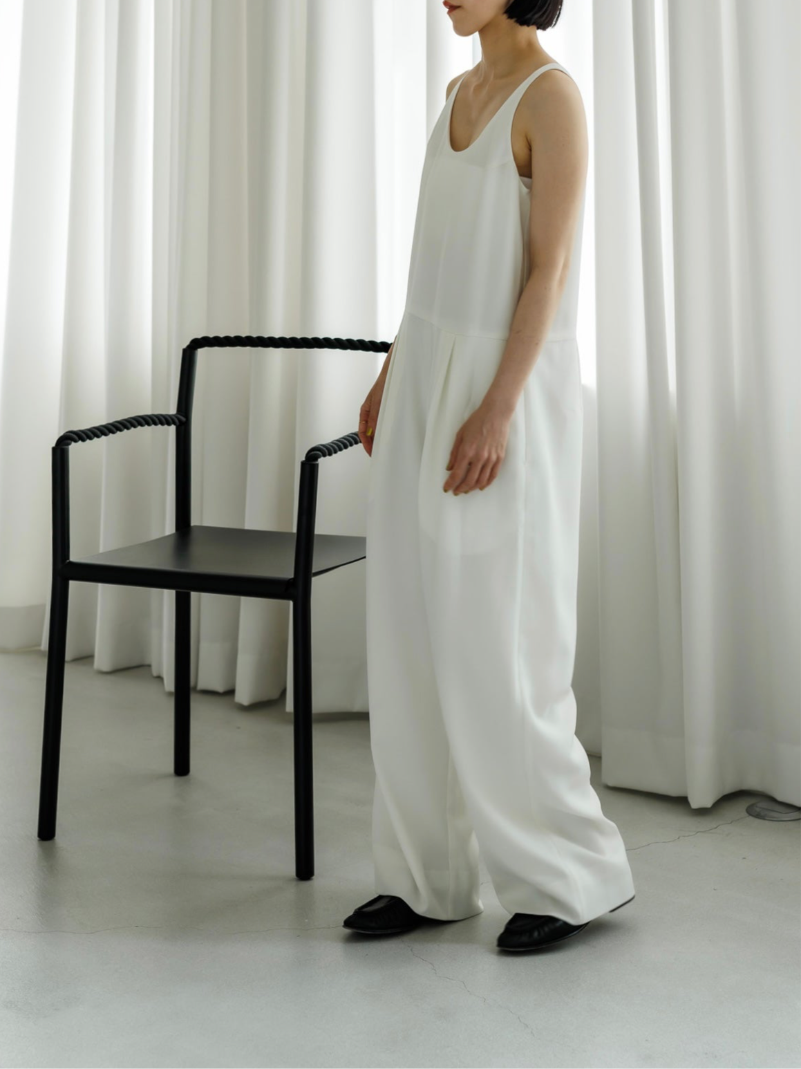 【PRE ORDER】SLEEVELESS JUMPSUIT (2color)