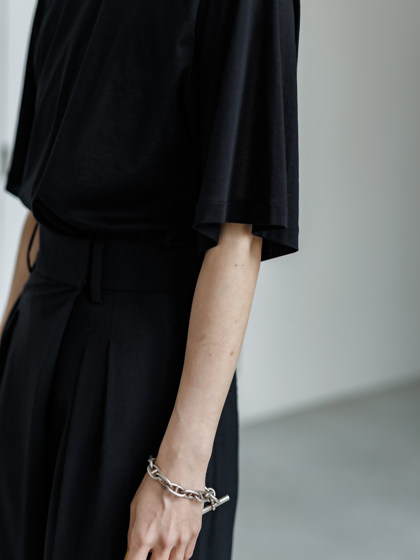 DRAPE SLEEVE TEE (2color)
