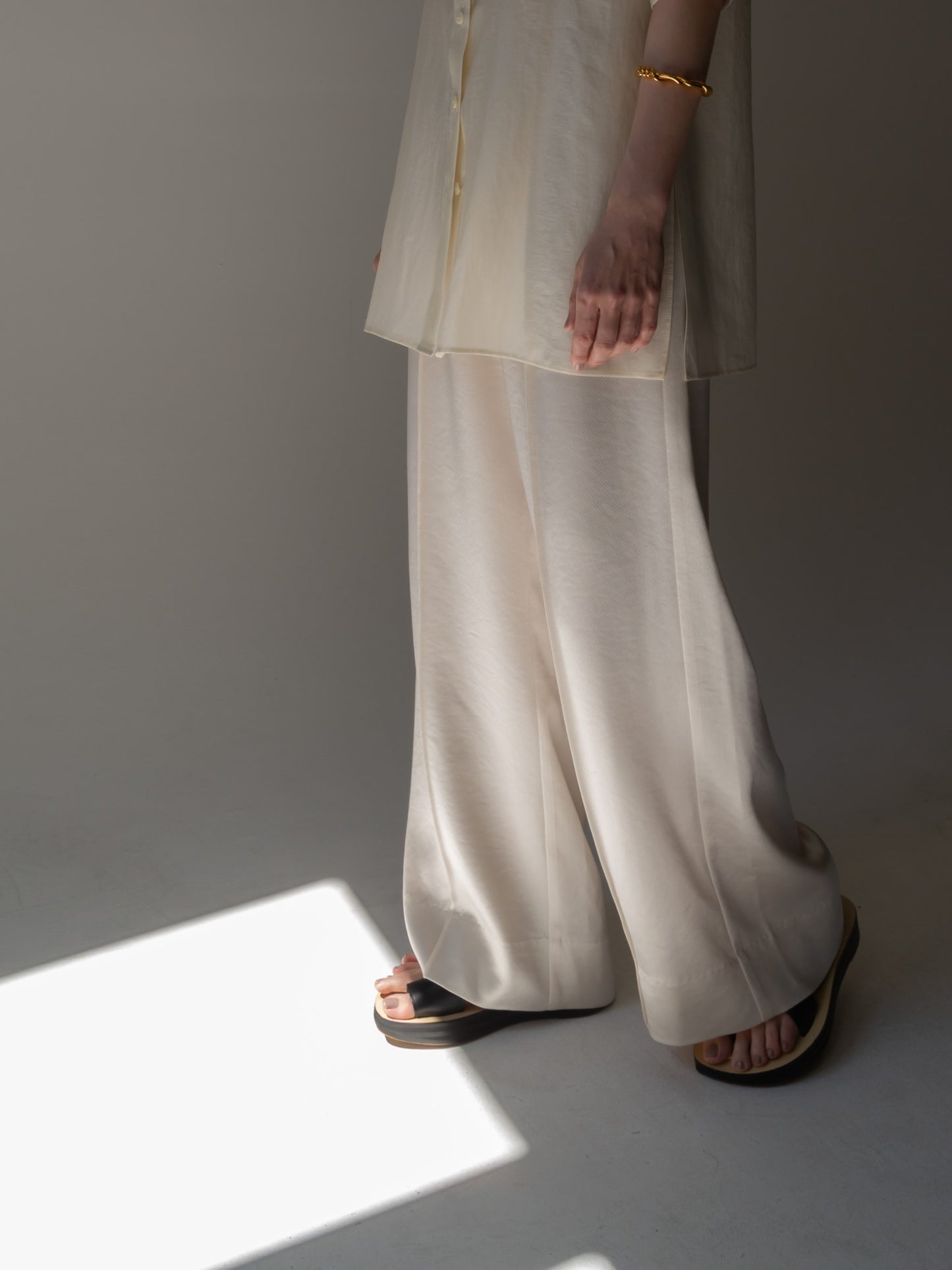 【PREORDER】satin easy pants (-milk-)