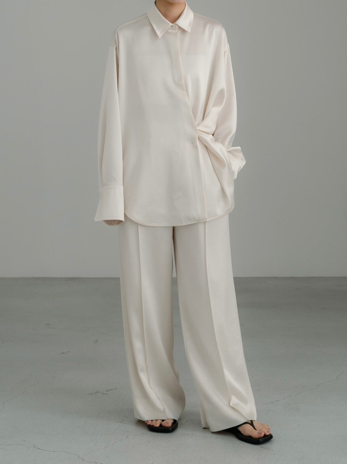 【PRE ORDER】Fluid Satin Shirt(Milk)