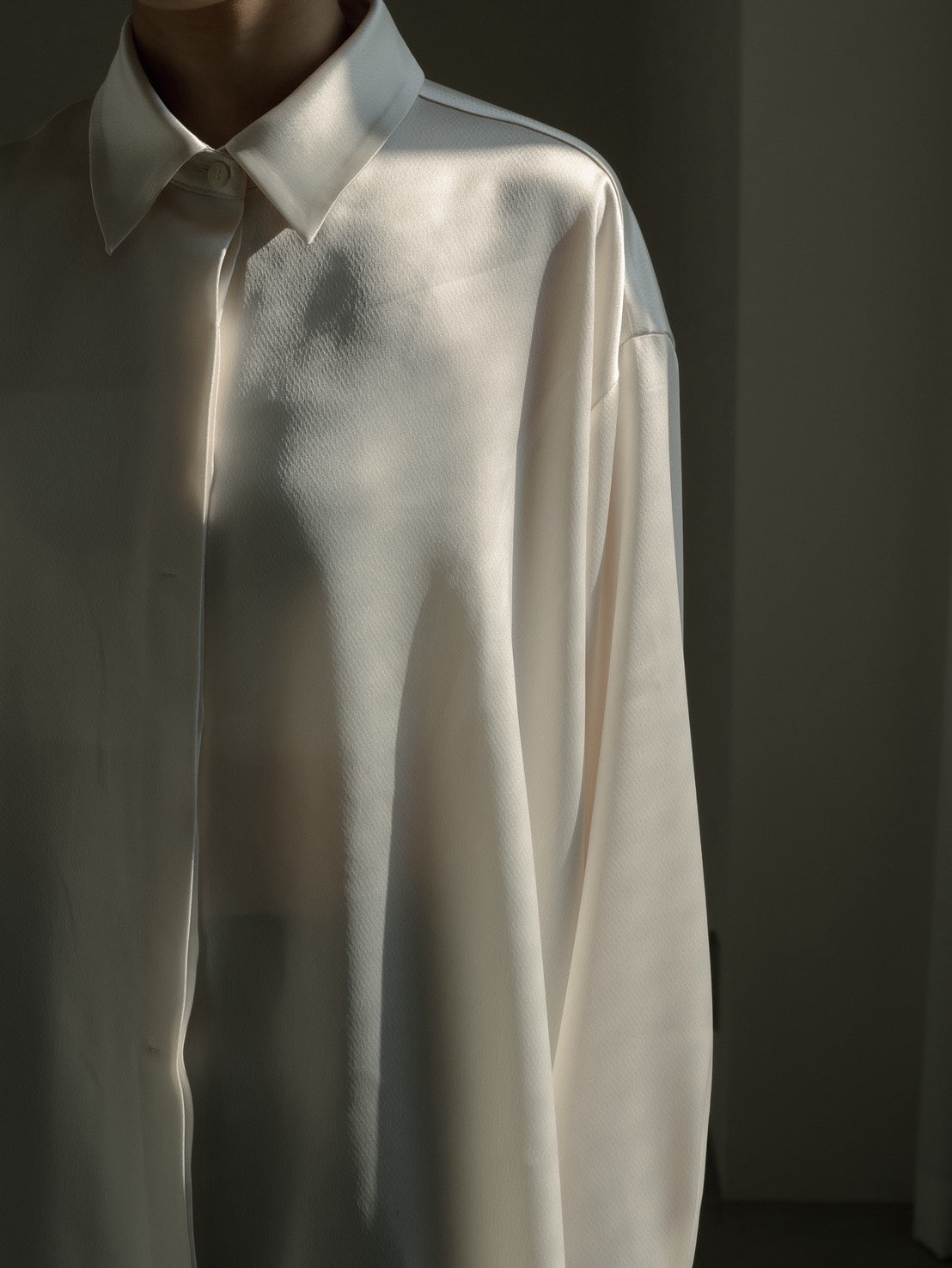 【PRE ORDER】Fluid Satin Shirt(Milk)