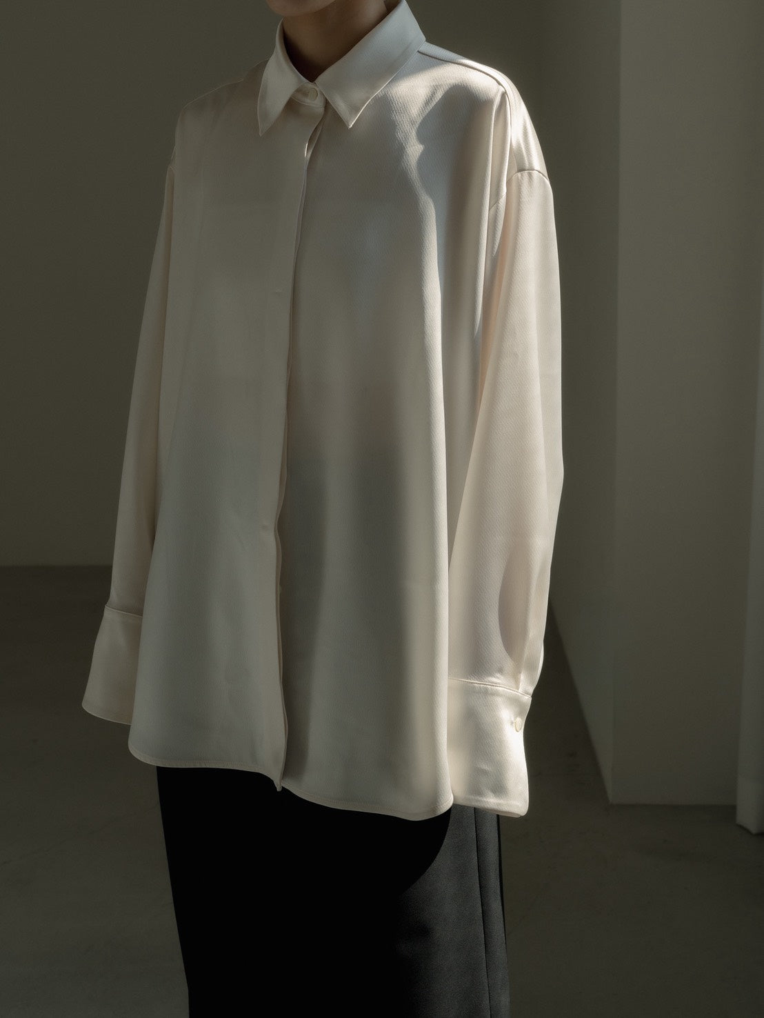 Fluid Satin Shirt(Milk) – NEAU