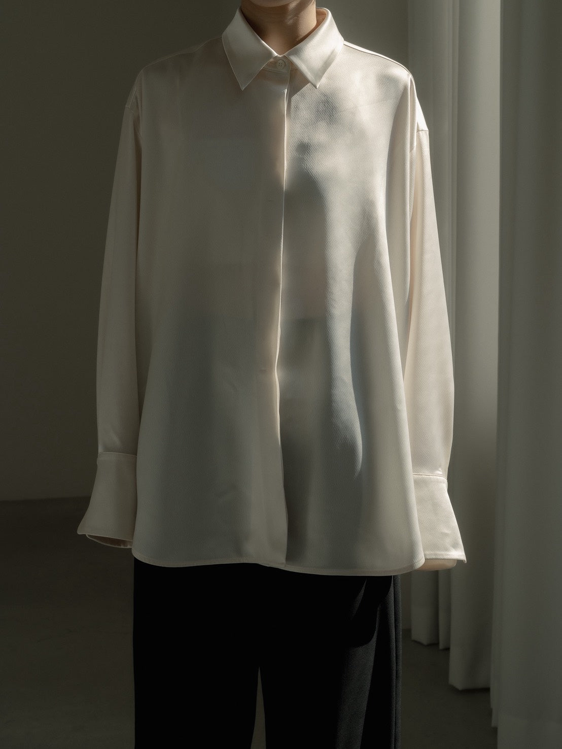 【PRE ORDER】Fluid Satin Shirt(Milk)