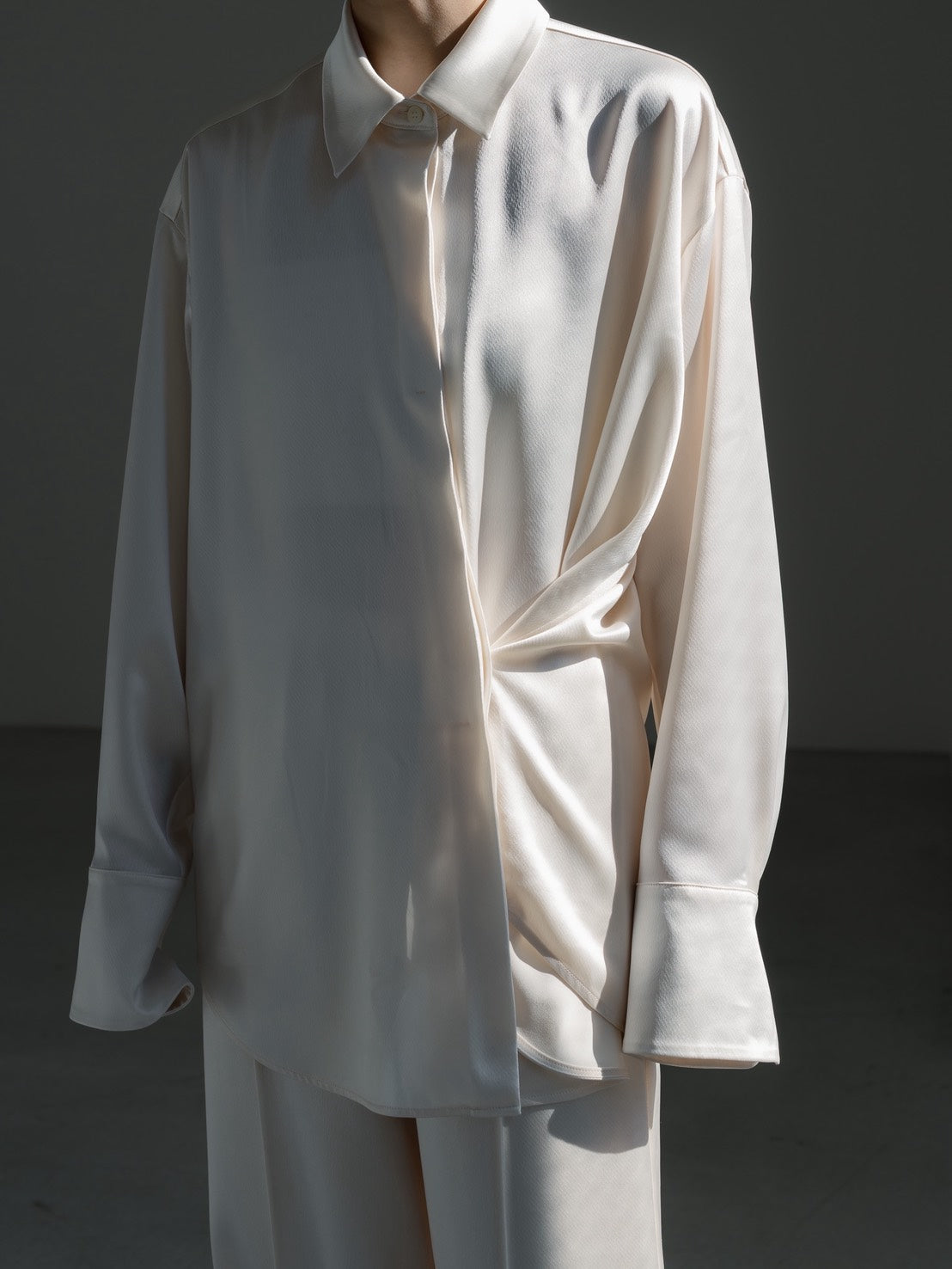 【PRE ORDER】Fluid Satin Shirt(Milk)